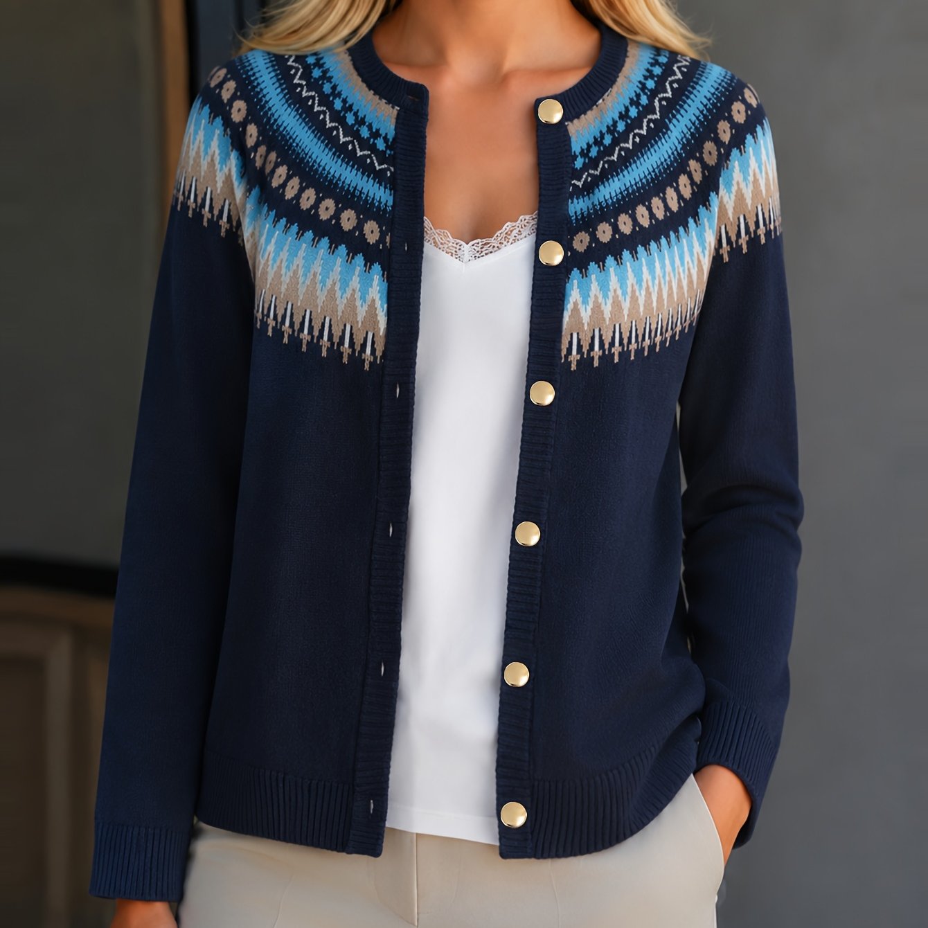 Gilet boutonné à motif Fair Isle Ondri – Haut à manches longues boutonné pour femme, pull en maille jacquard bleu marine, beige et bleu