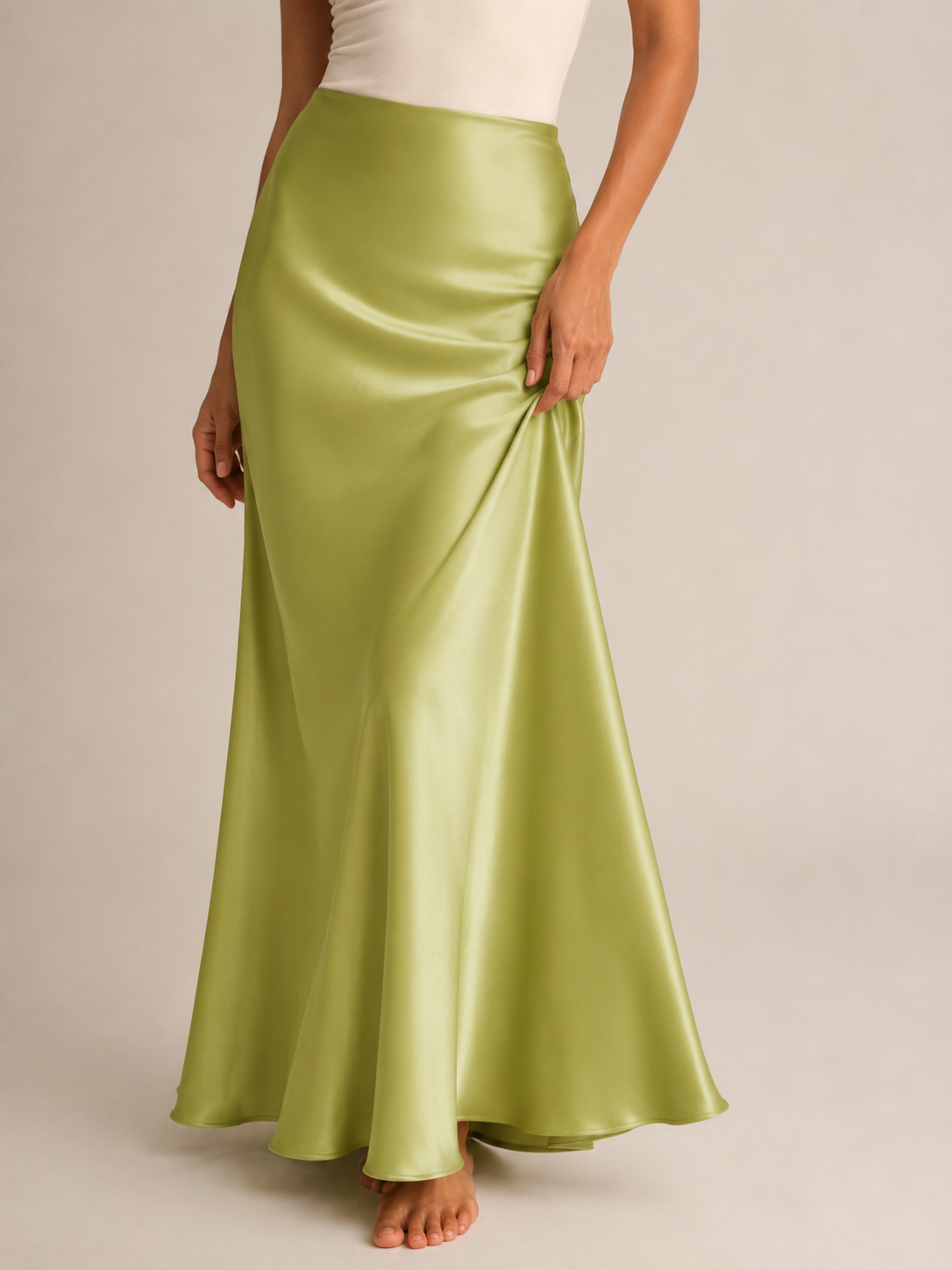 Jupe maxi en satin coupé dans le biais Ondine – Jupe fourreau ajustée taille haute, tenue de soirée habillée pour femme