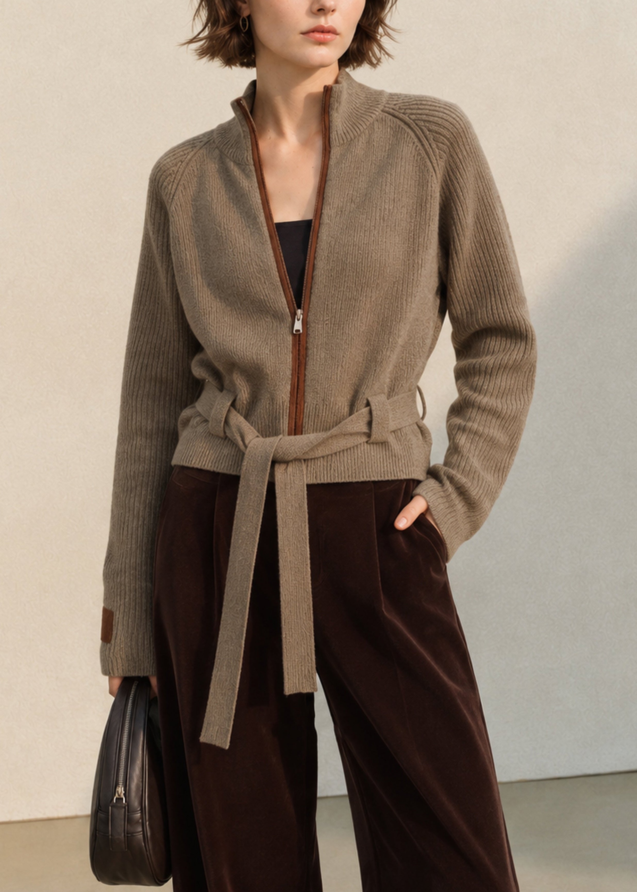 Cardigan côtelé zippé Costalon - Gilet en maille taupe pour femme, ceinturé, automne, style chic décontracté, veste de bureau