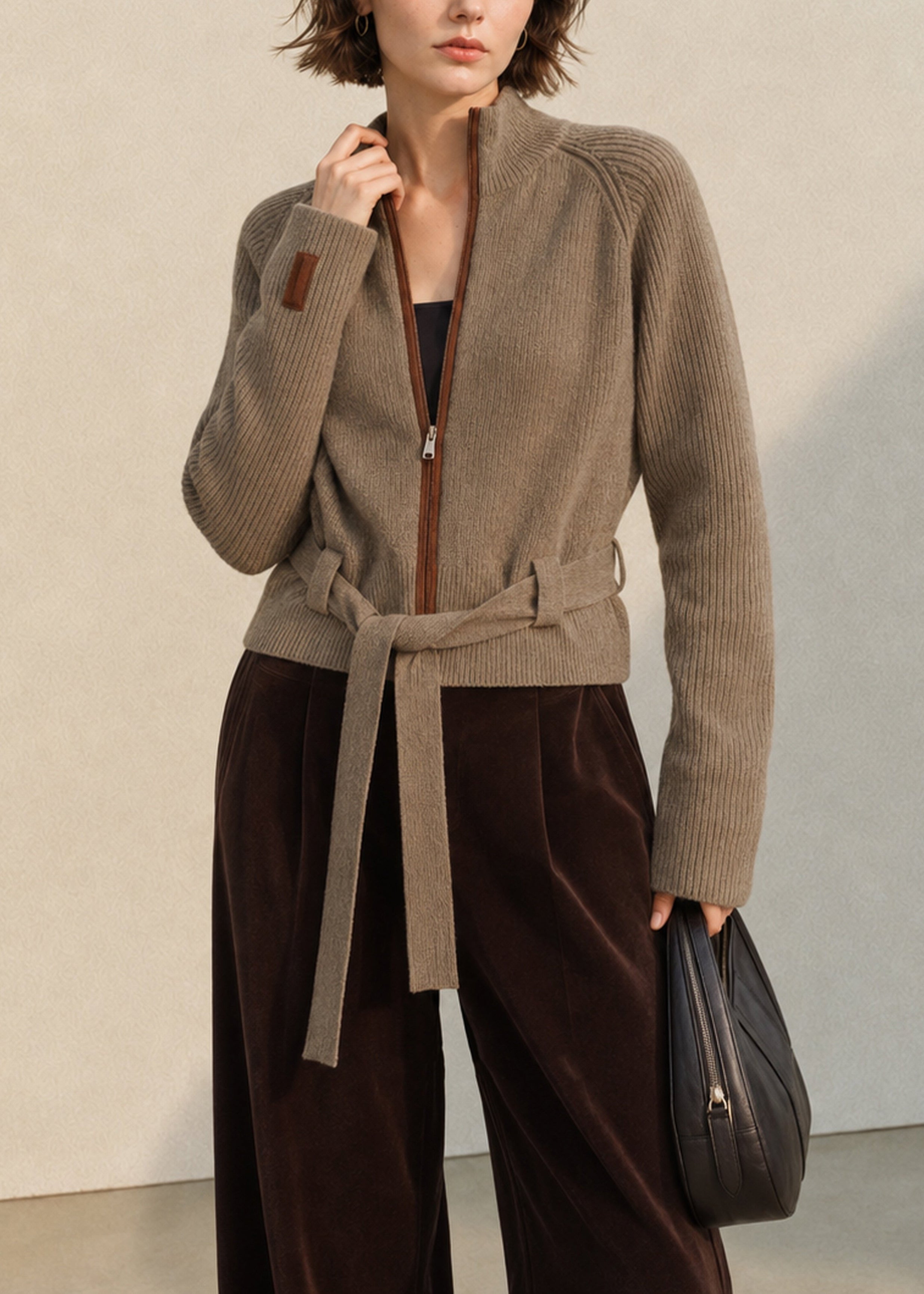 Cardigan côtelé zippé Costalon - Gilet en maille taupe pour femme, ceinturé, automne, style chic décontracté, veste de bureau