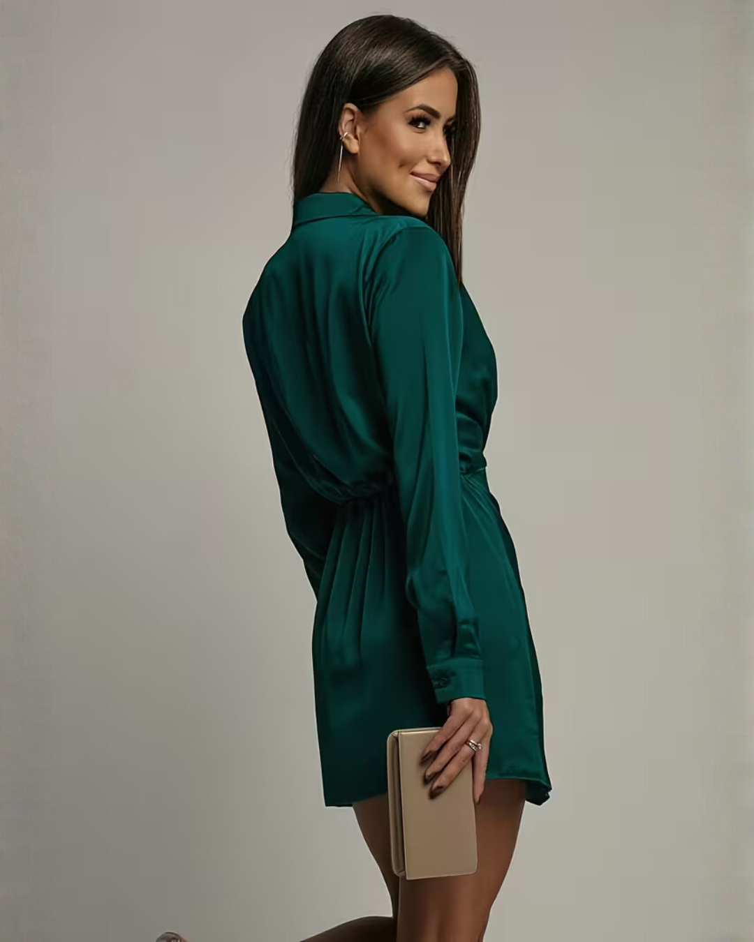 Robe portefeuille courte en satin Ottilie - robe moulante à manches longues pour femme, habillée, pour cocktail et fête