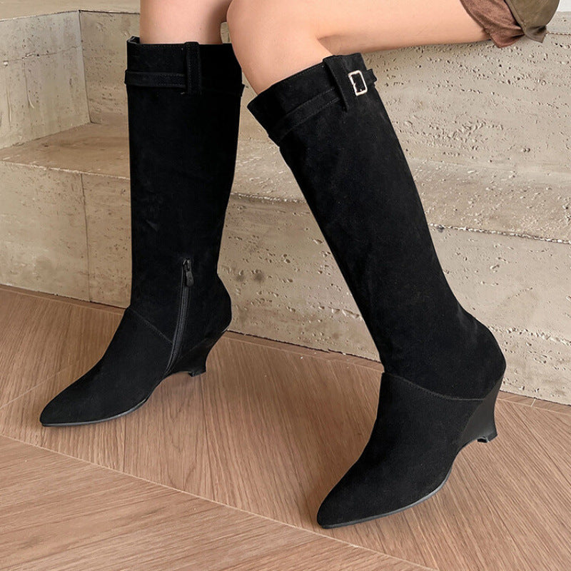 Bottes montantes à talon kitten en daim Cintura – Bottes élégantes pour femme avec bride à boucle, automne-hiver