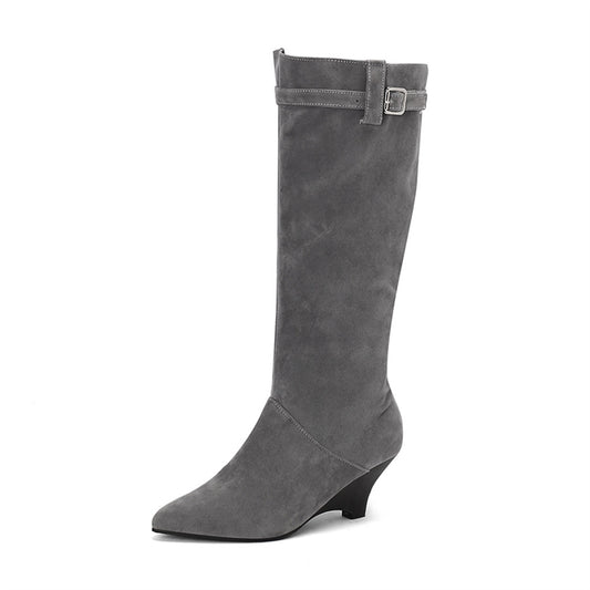 Bottes montantes à talon kitten en daim Cintura – Bottes élégantes pour femme avec bride à boucle, automne-hiver
