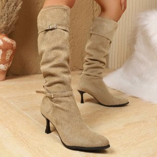 Bottes froncées montantes Slouchiva – Bottes montantes à talon pour femme en daim, avec détail à boucle et bout pointu, élégantes