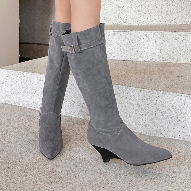 Bottes montantes à talon kitten en daim Cintura – Bottes élégantes pour femme avec bride à boucle, automne-hiver