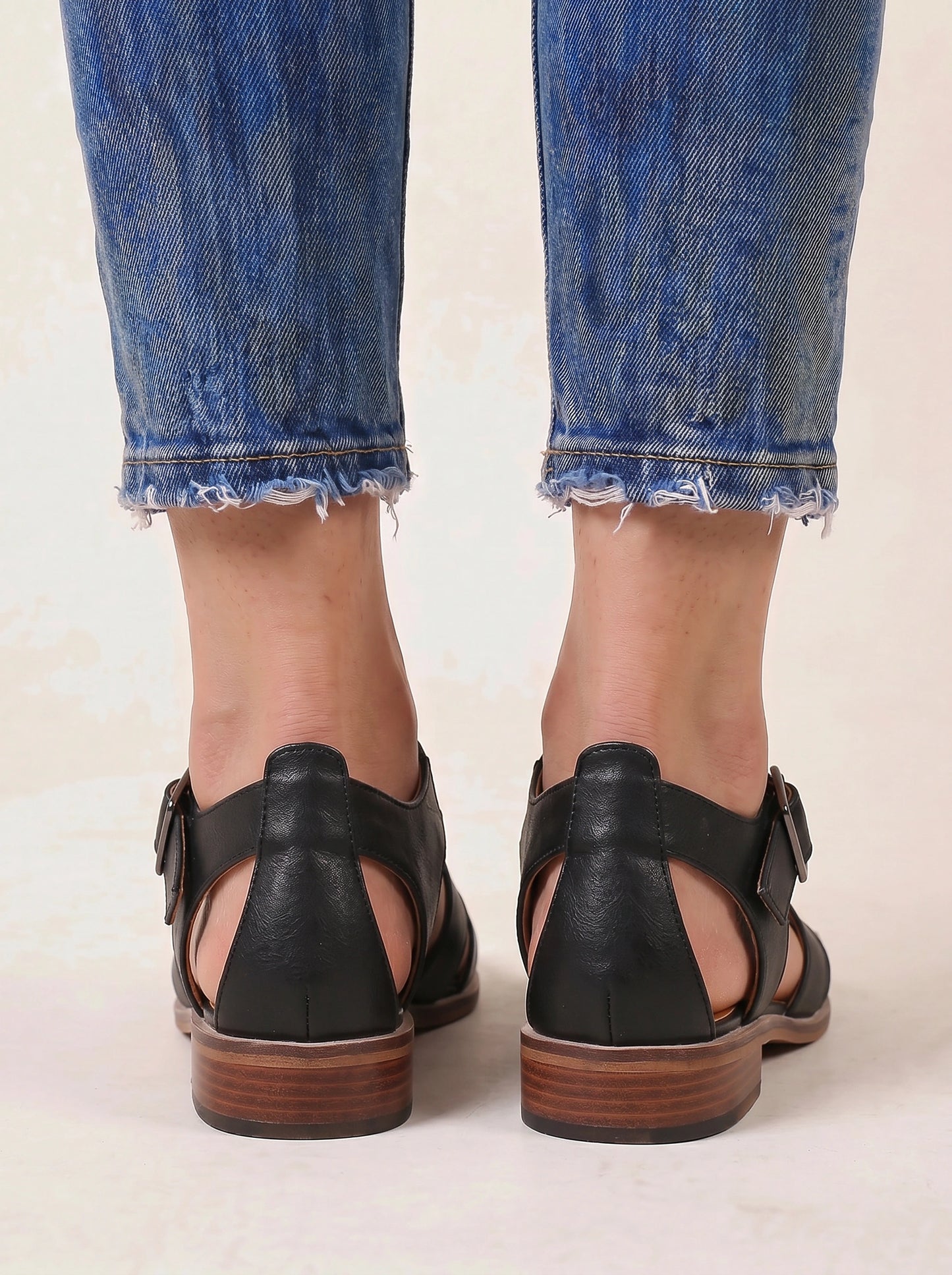 Stratrix Closed-Toe Gladiator Flat Sandals – Leather Cutout Ankle Strap Women Mary Jane Ballet Flats