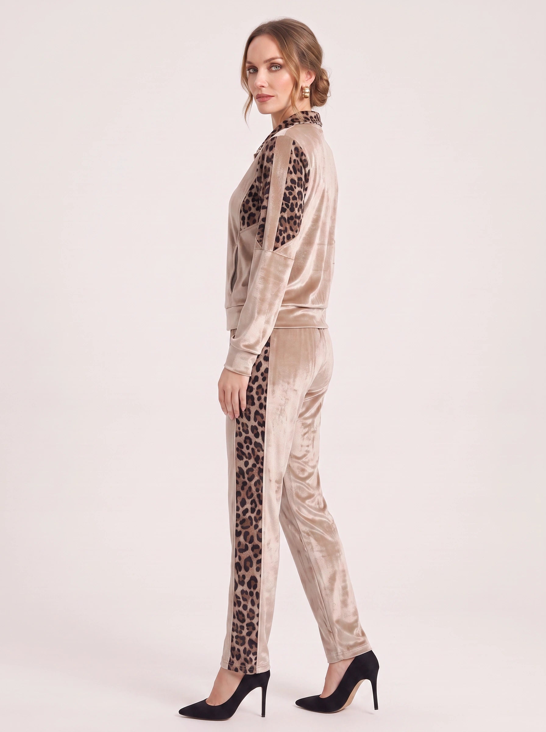 Velouche Velvet Leopard Tracksuit Set – Women Velvet Animal Print Loungewear Zip Jacket Pants Two Piece
