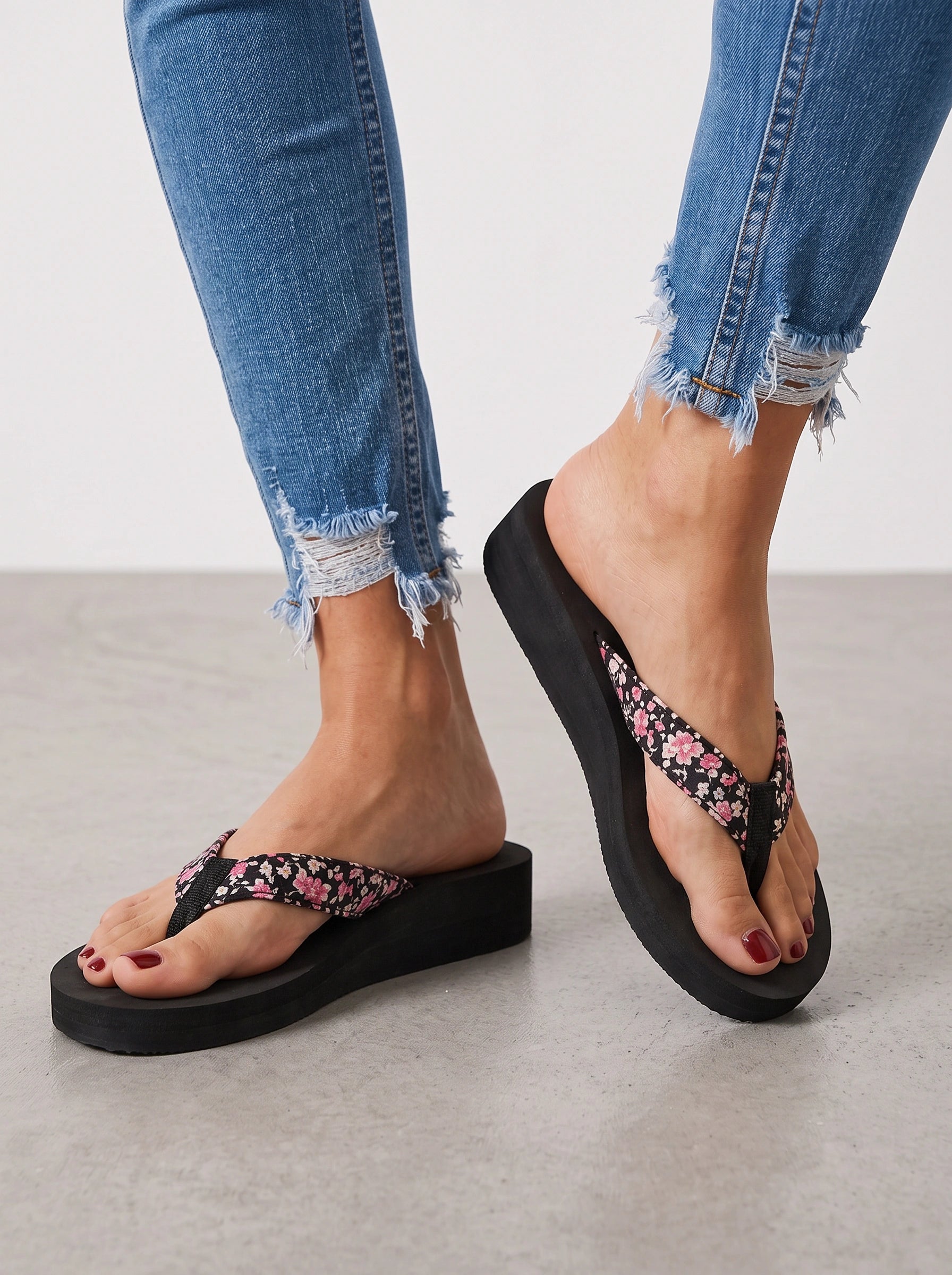 Floretta Floral Platform Flip Flops – Women Summer Beach Vacation Casual Thong Sandals Cushioned Wedge Flatform