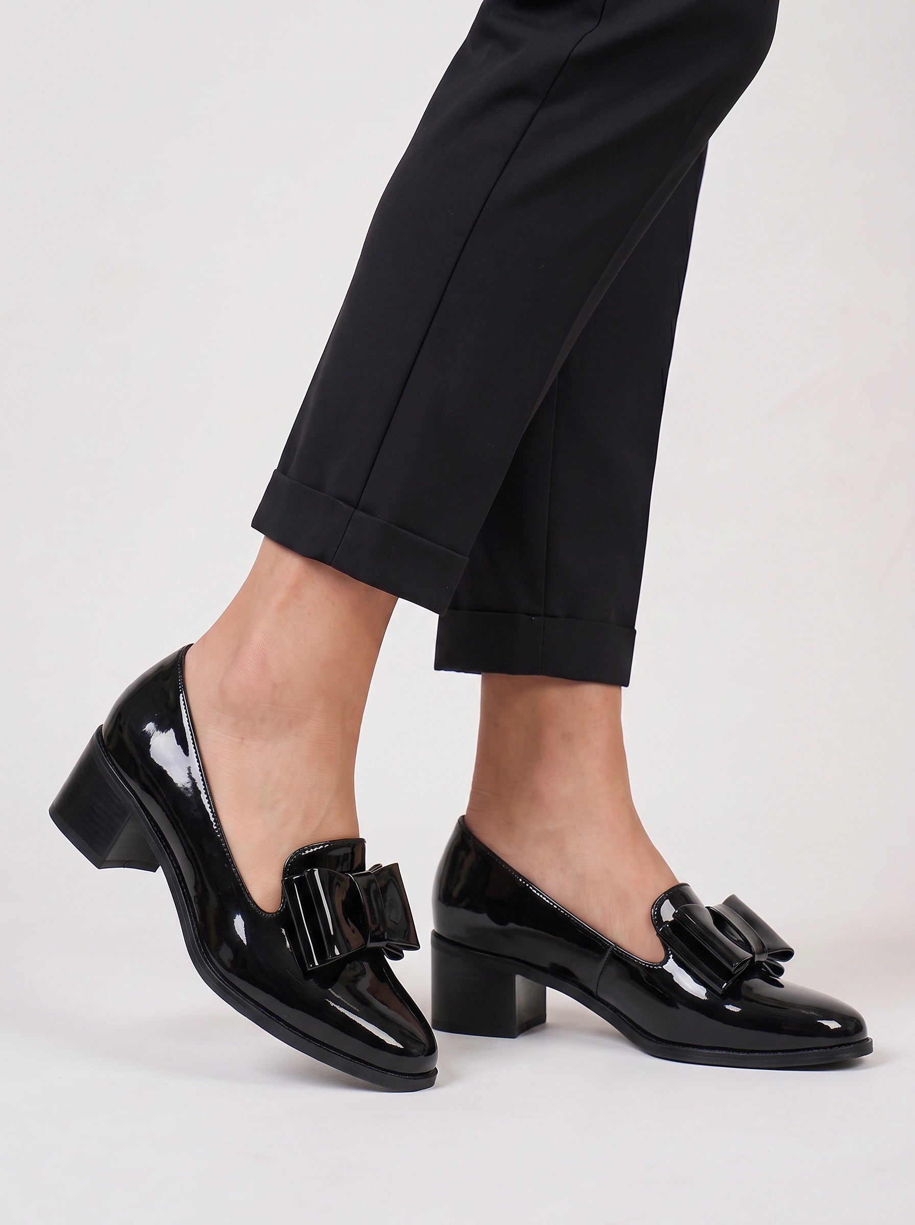 Fioccri Patent Bow Block Heel Loafers – Women Patent Leather Shoes Bow Detail Low Heel Loafers