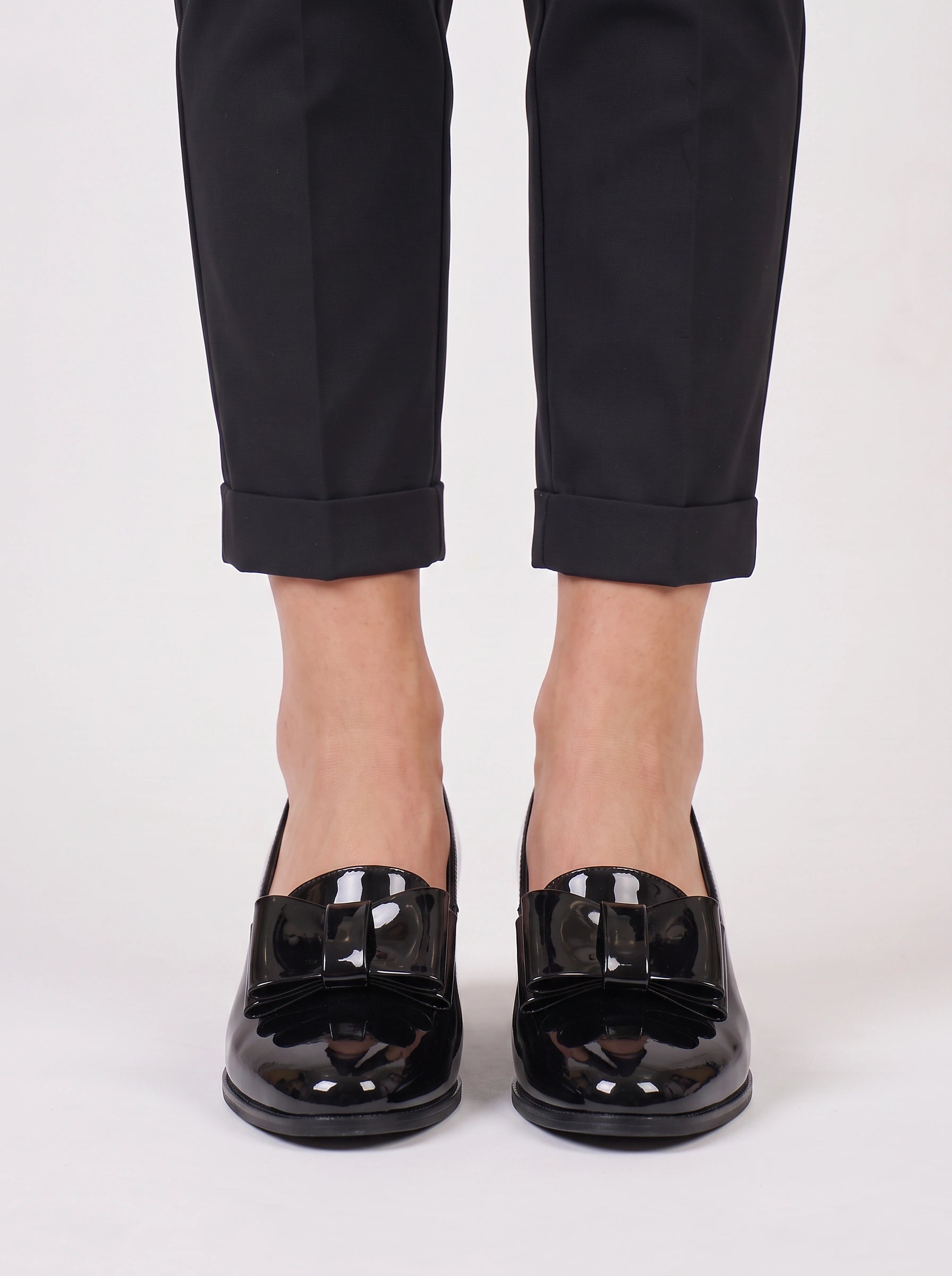 Fioccri Patent Bow Block Heel Loafers – Women Patent Leather Shoes Bow Detail Low Heel Loafers