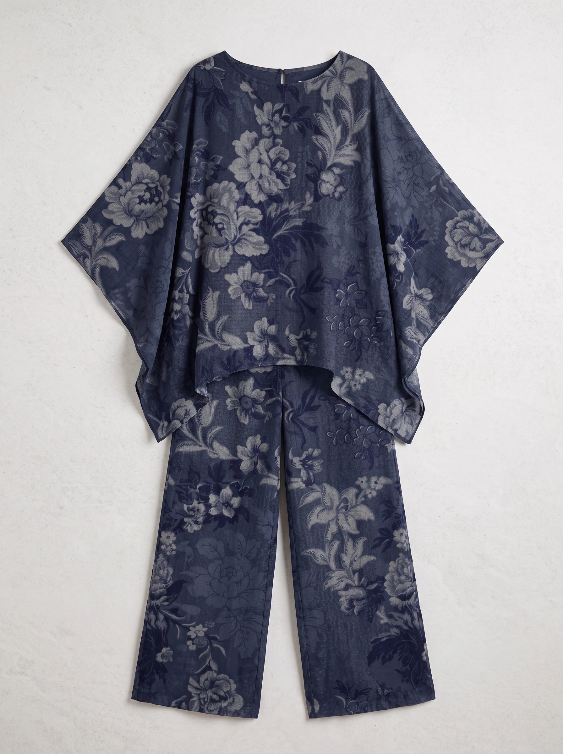 Hélène Floral Poncho Wide-Leg Pants Set – Poncho Women Clothing Printed Lounge Two-Piece Co-Ord Set