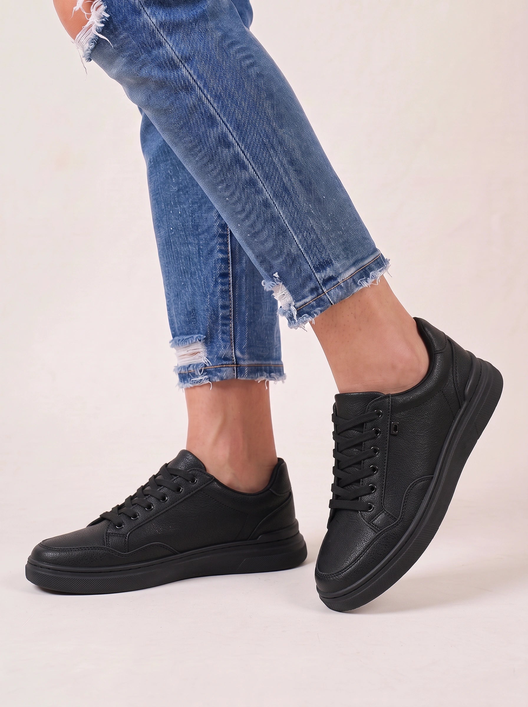 Sibenik Platform Lace-Up Sneakers – Women Casual White Canvas Low-Top Everyday Streetwear Sneakers