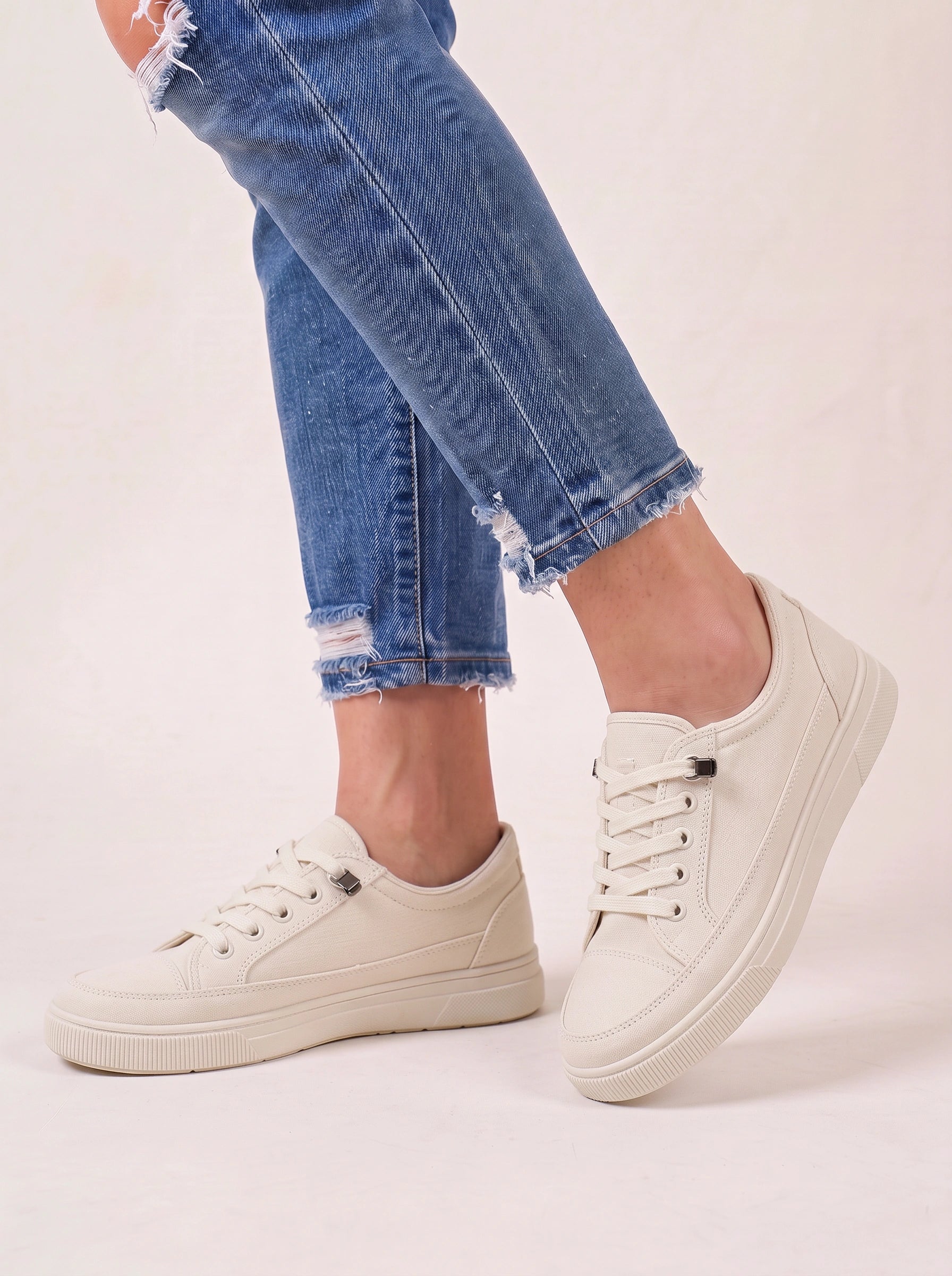 Sibenik Platform Lace-Up Sneakers – Women Casual White Canvas Low-Top Everyday Streetwear Sneakers
