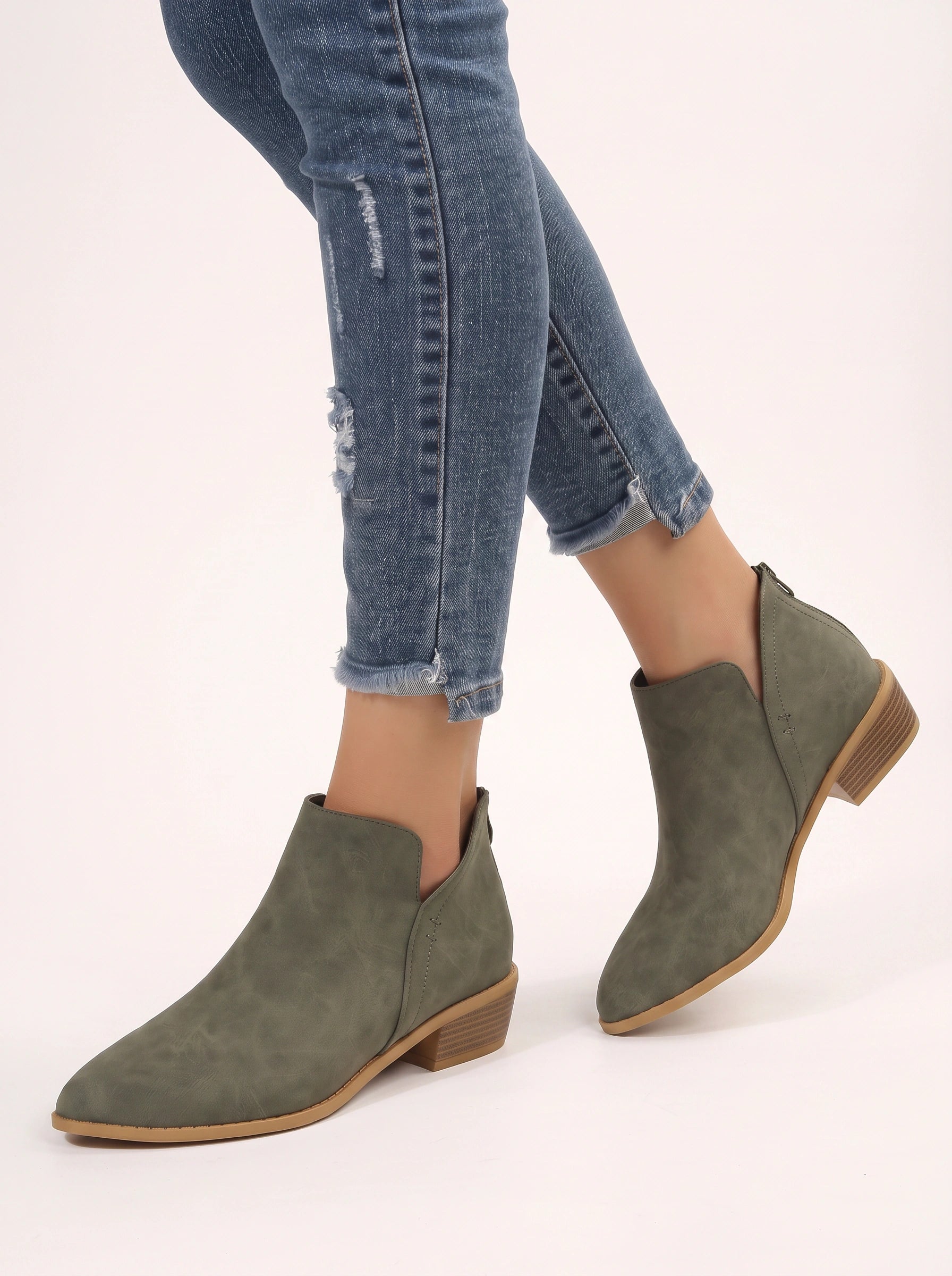 Cuterra Side-Cut Ankle Booties – Women Block Heel Suede Pointed Toe Slip-On Booties Casual Western