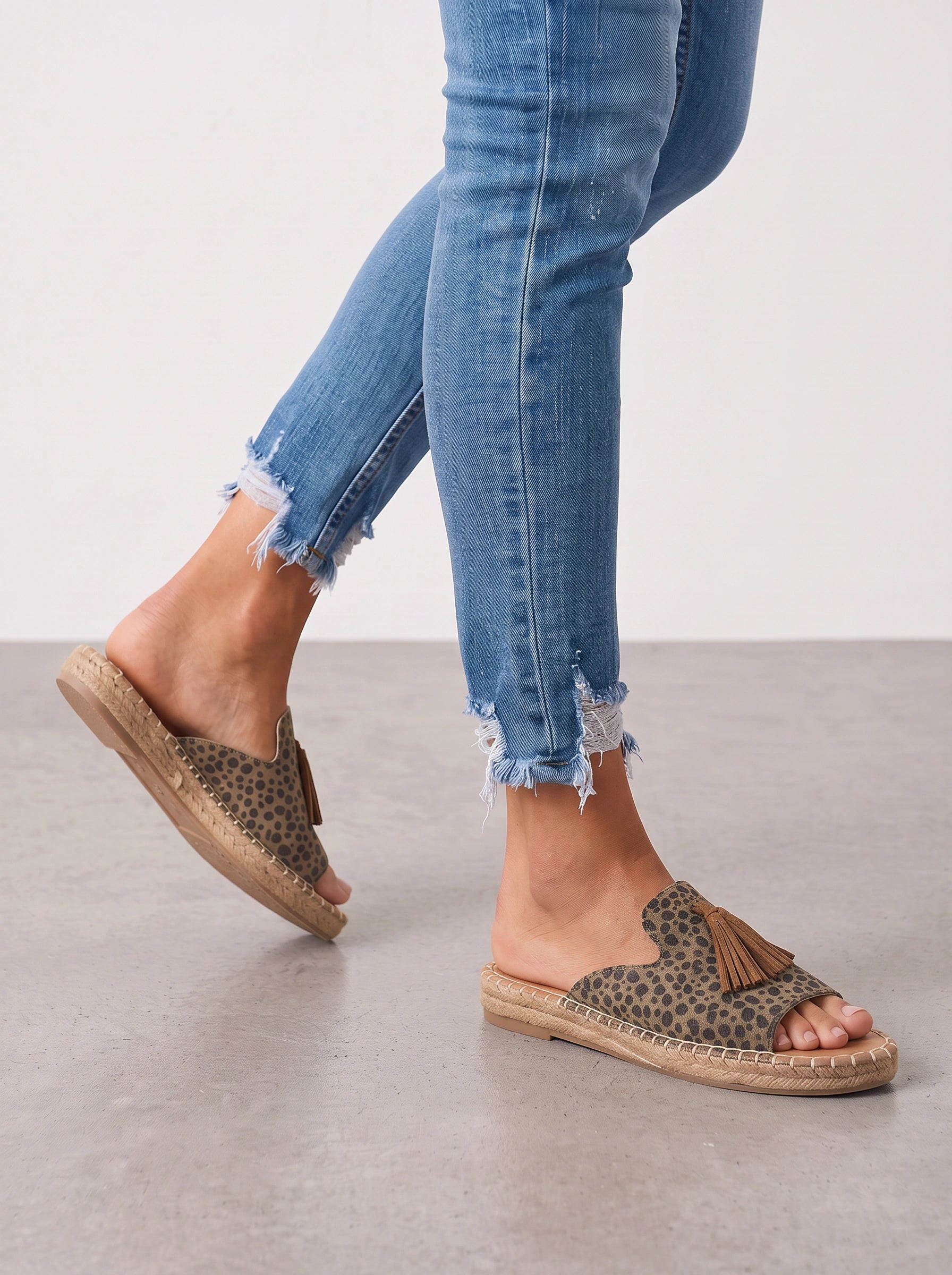 Chiaria Leopard Tassel Slide Sandals – Women Slip-On Mules Platform Espadrille Cushioned Arch Support Casual Summer Sandals