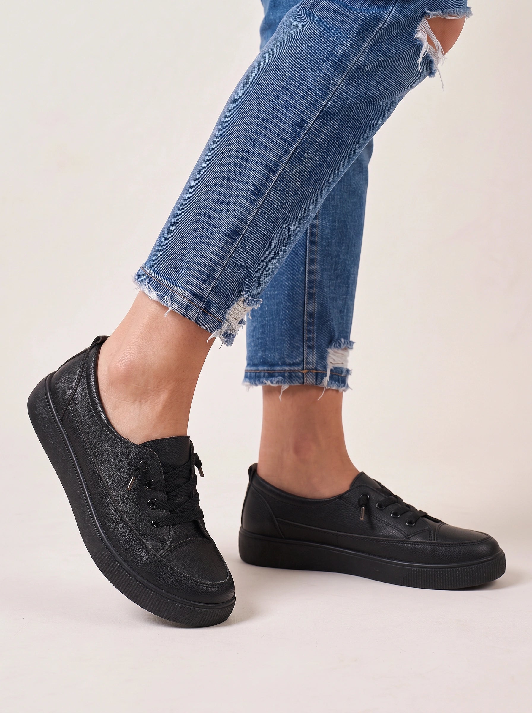 Emily Lace-Up Platform Sneakers – Women Casual Streetwear Chunky Sole Everyday Comfort Sneakers