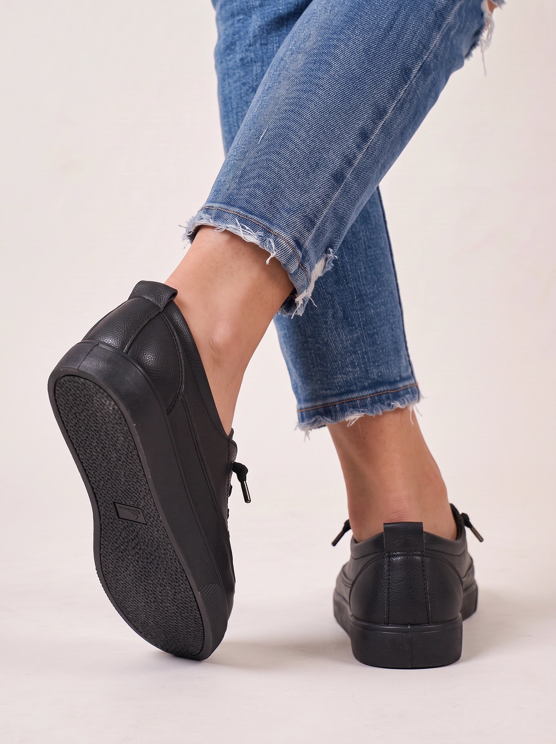 Emily Lace-Up Platform Sneakers – Women Casual Streetwear Chunky Sole Everyday Comfort Sneakers