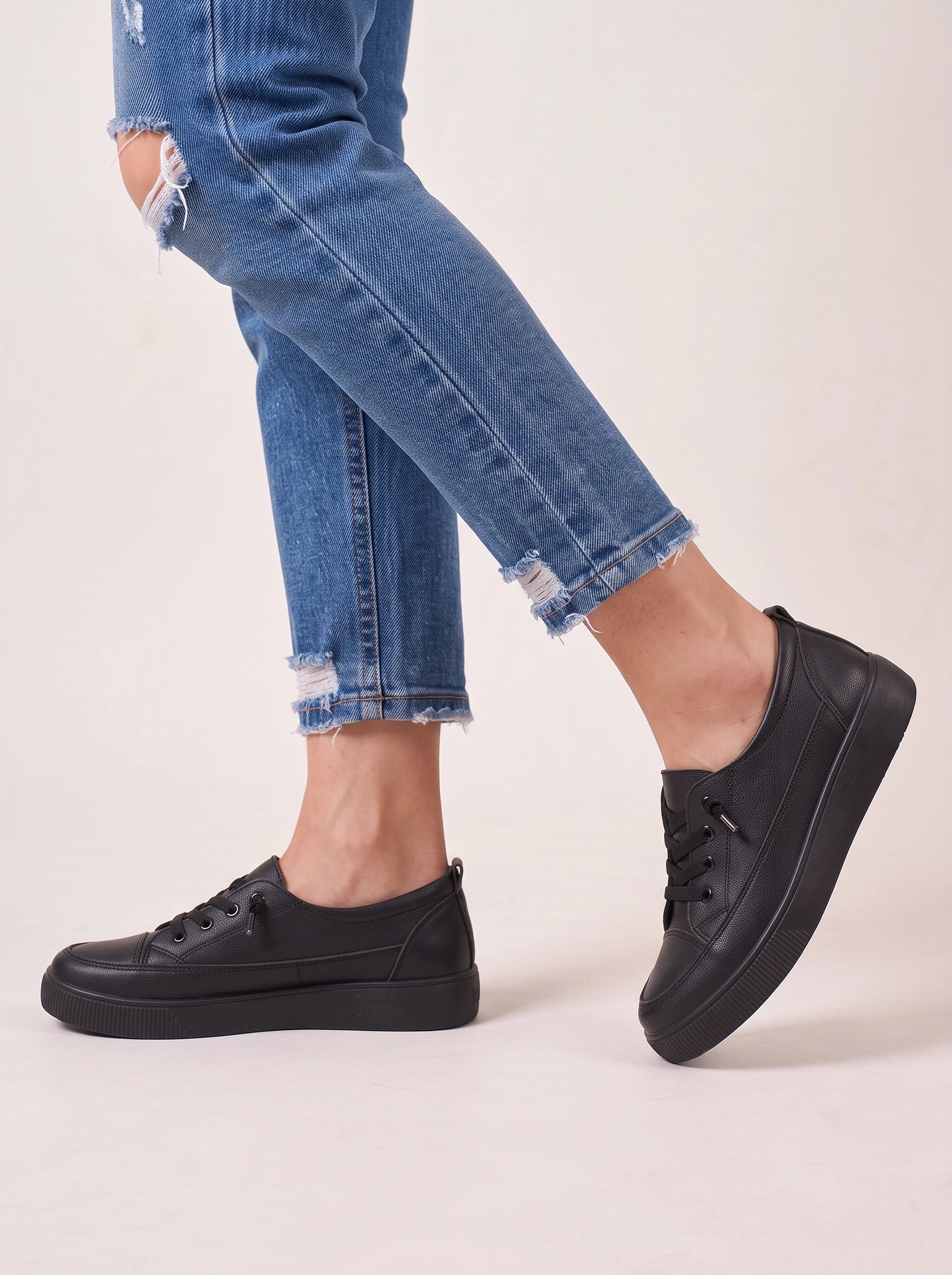 Emily Lace-Up Platform Sneakers – Women Casual Streetwear Chunky Sole Everyday Comfort Sneakers