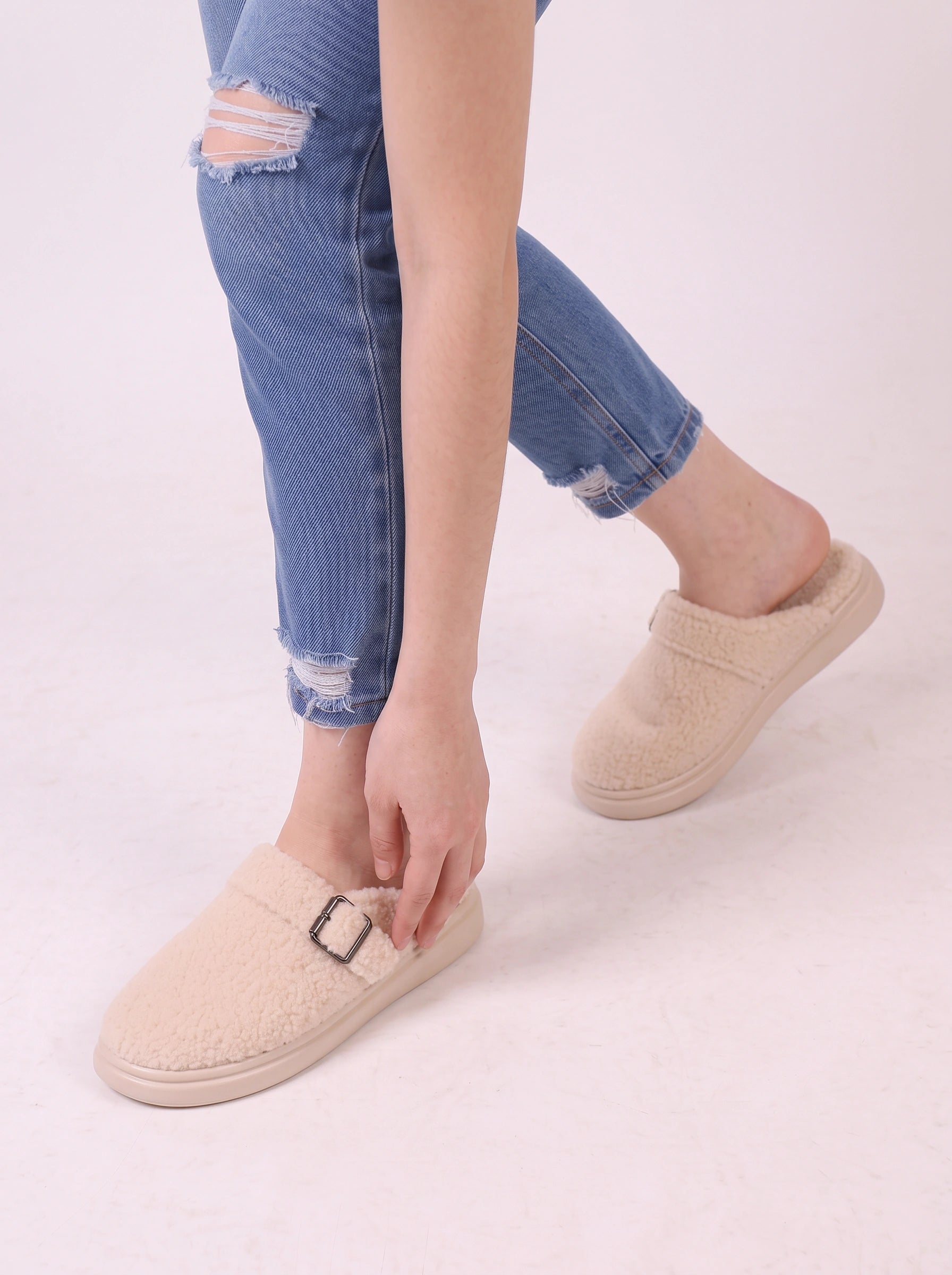 Nuvola Faux Fur Buckle Slippers – Women Slip On Loafers Indoor House Shoes Cozy Cushioned Mule Slippers