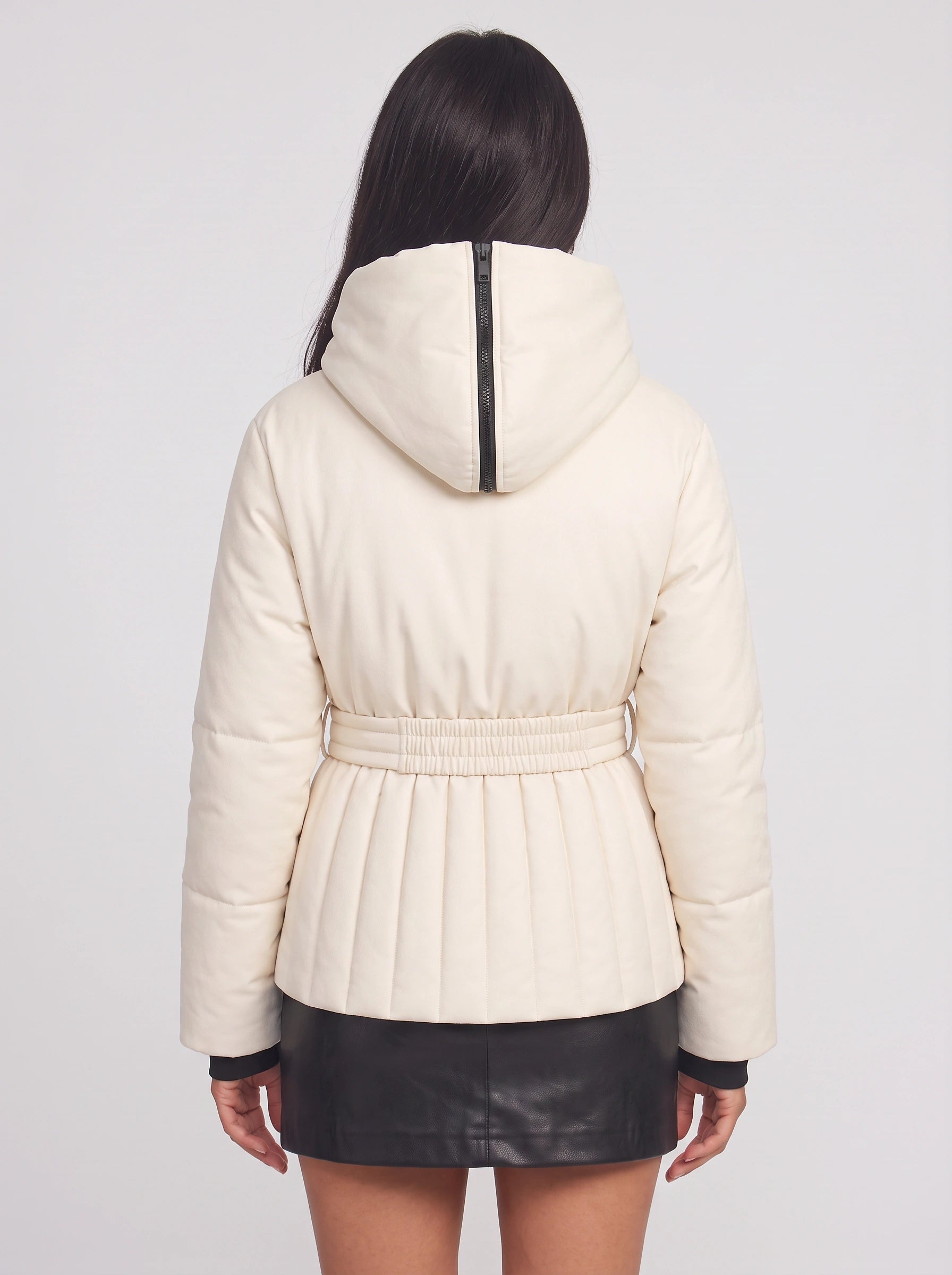 Doudoune cintrée Tresci – Manteau matelassé pour femme à capuche, cordon de serrage et taille ajustée