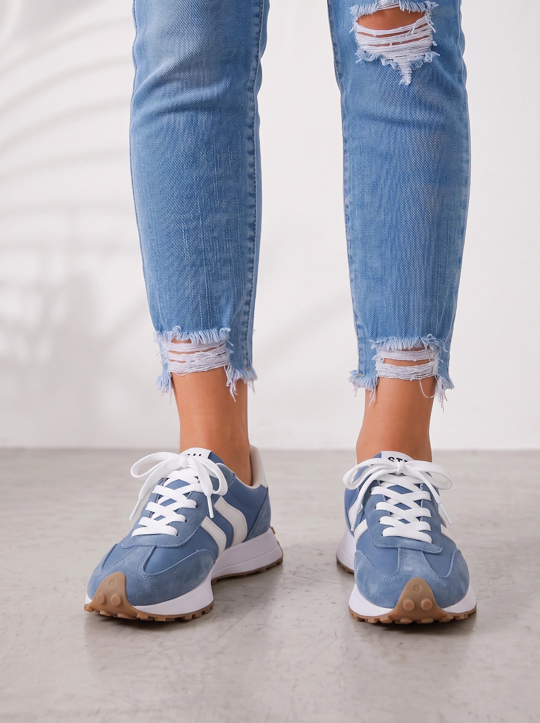 Strovia Retro Platform Sneakers – Women Lace-Up Running Walking Casual Streetwear Athletic Trainer Sneakers