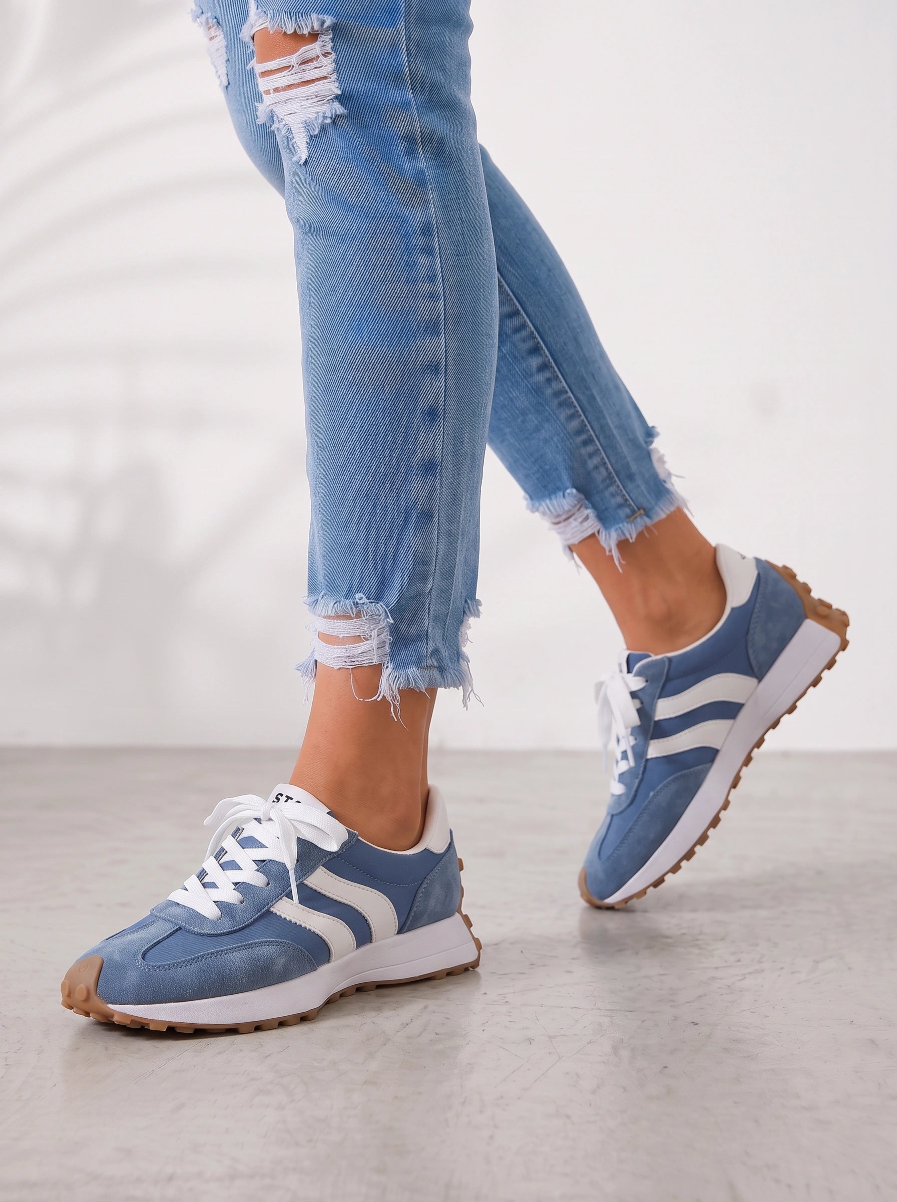 Strovia Retro Platform Sneakers – Women Lace-Up Running Walking Casual Streetwear Athletic Trainer Sneakers