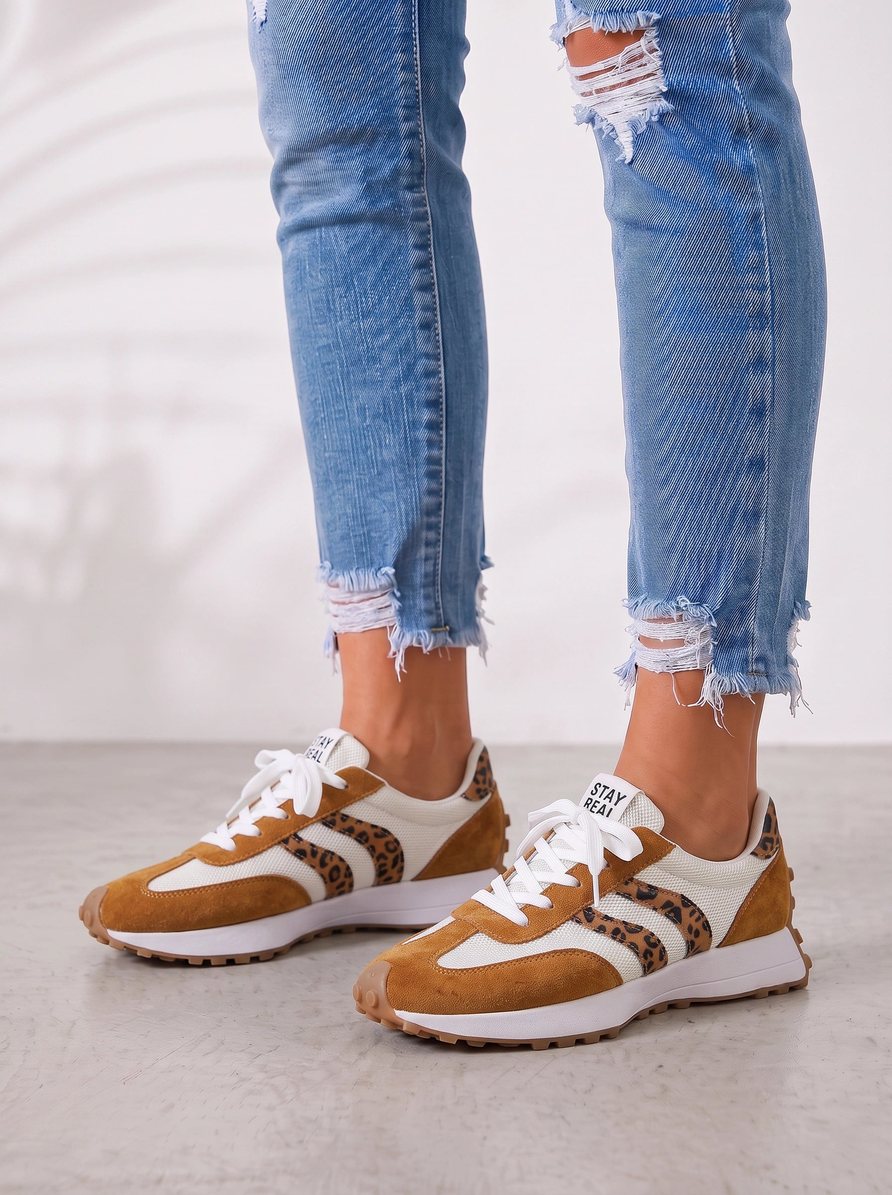 Strovia Retro Platform Sneakers – Women Lace-Up Running Walking Casual Streetwear Athletic Trainer Sneakers