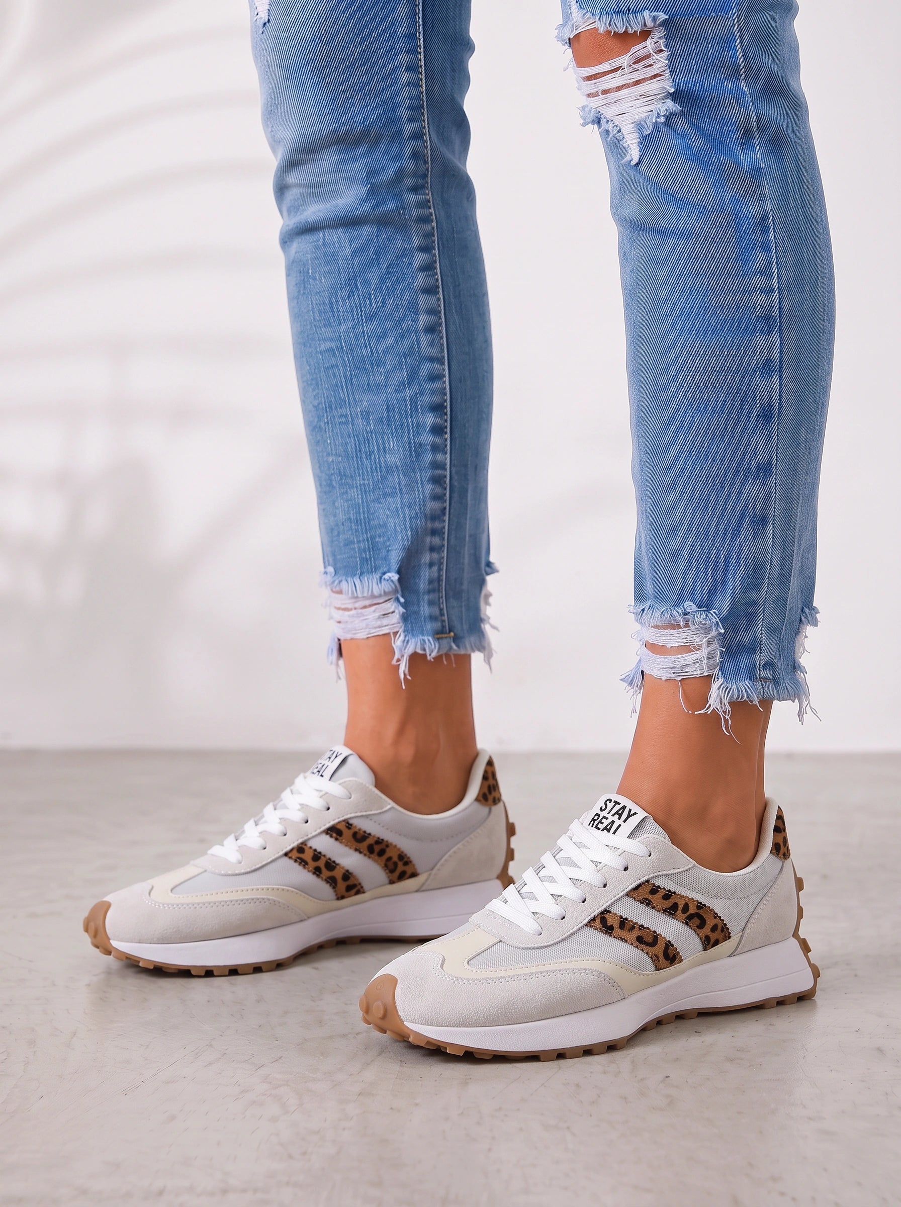 Strovia Retro Platform Sneakers – Women Lace-Up Running Walking Casual Streetwear Athletic Trainer Sneakers