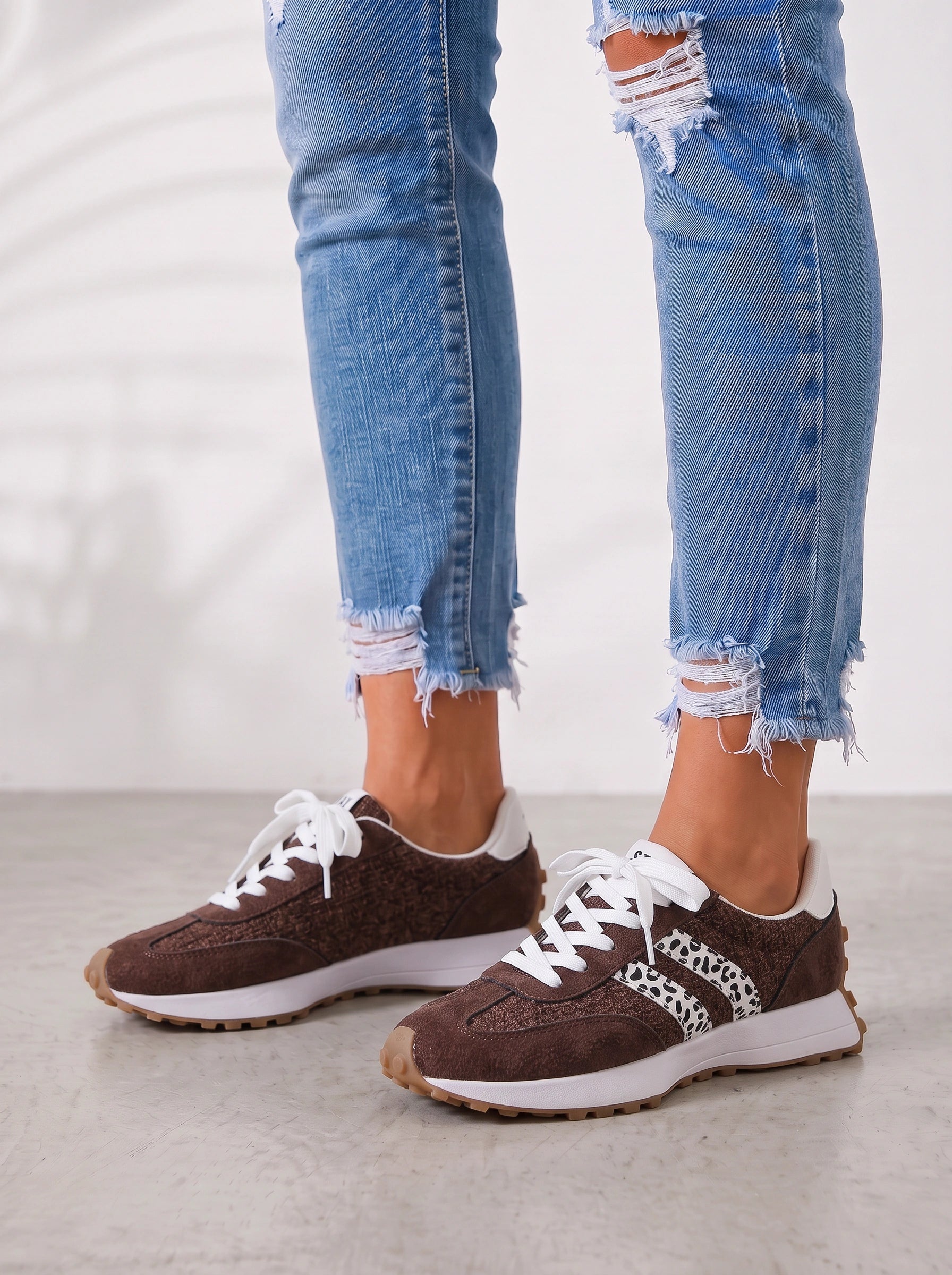 Strovia Retro Platform Sneakers – Women Lace-Up Running Walking Casual Streetwear Athletic Trainer Sneakers