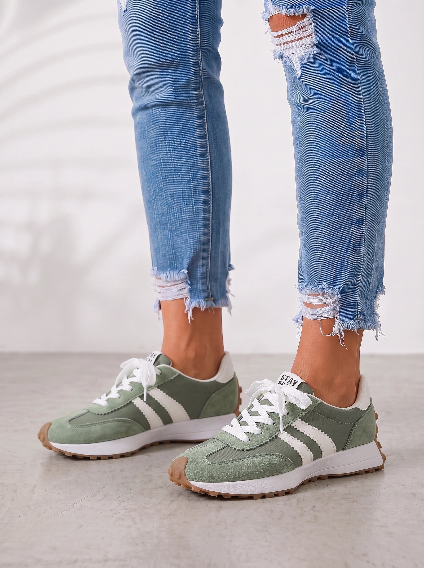 Strovia Retro Platform Sneakers – Women Lace-Up Running Walking Casual Streetwear Athletic Trainer Sneakers