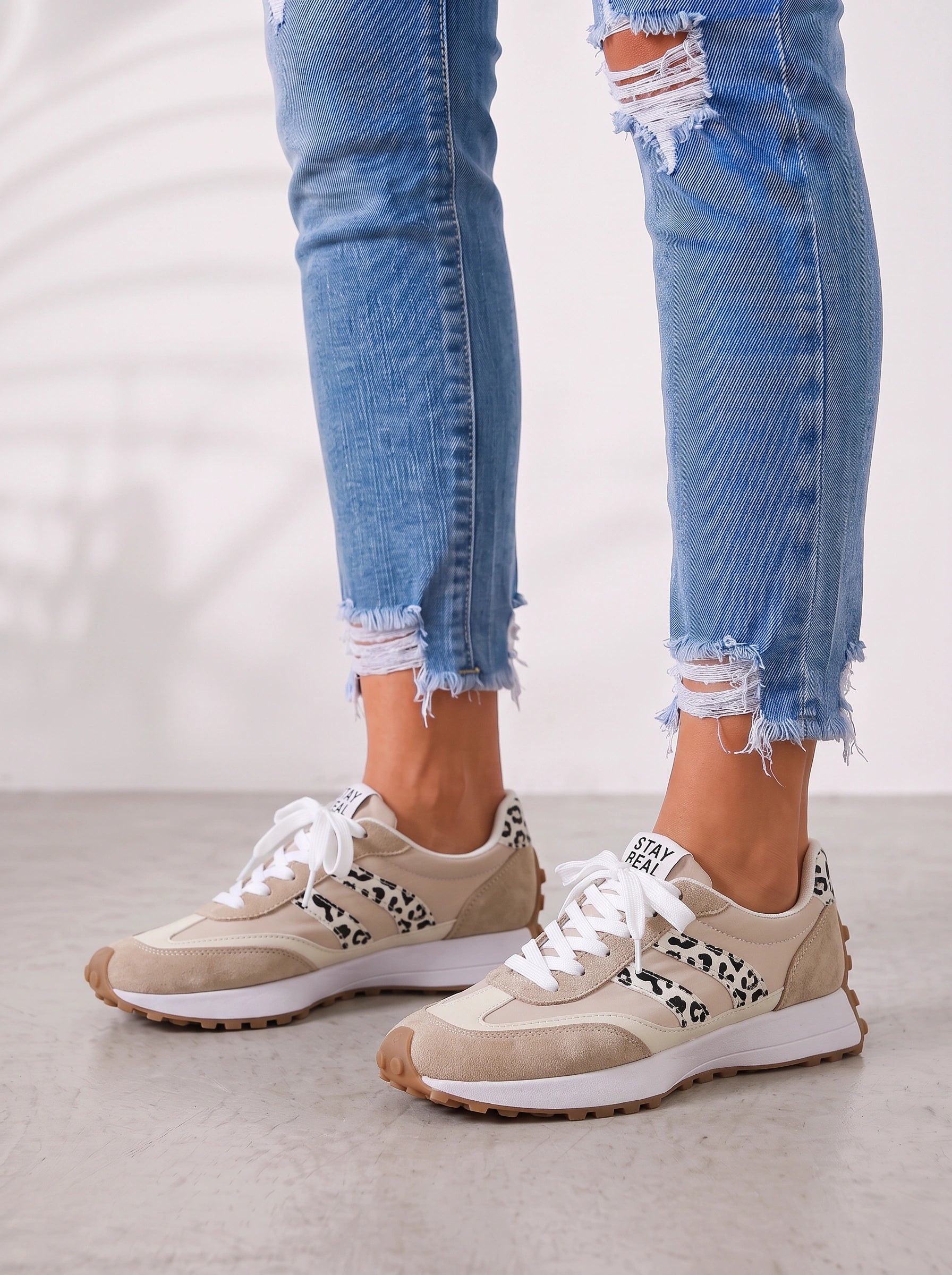 Strovia Retro Platform Sneakers – Women Lace-Up Running Walking Casual Streetwear Athletic Trainer Sneakers