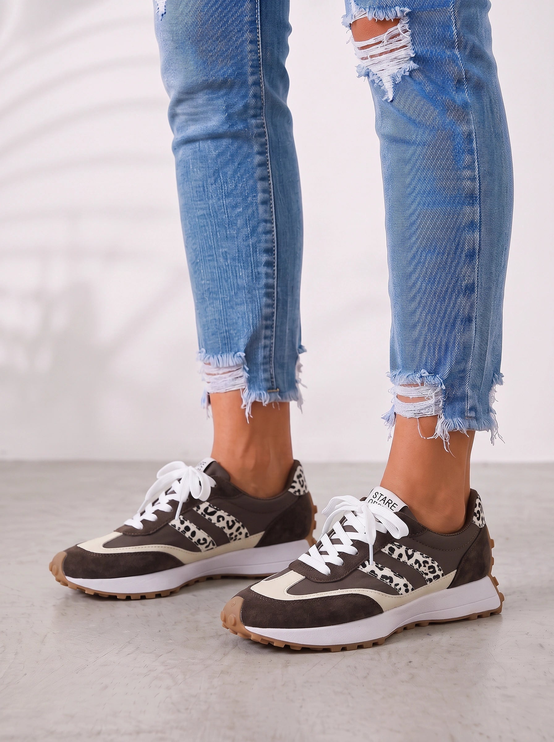 Strovia Retro Platform Sneakers – Women Lace-Up Running Walking Casual Streetwear Athletic Trainer Sneakers