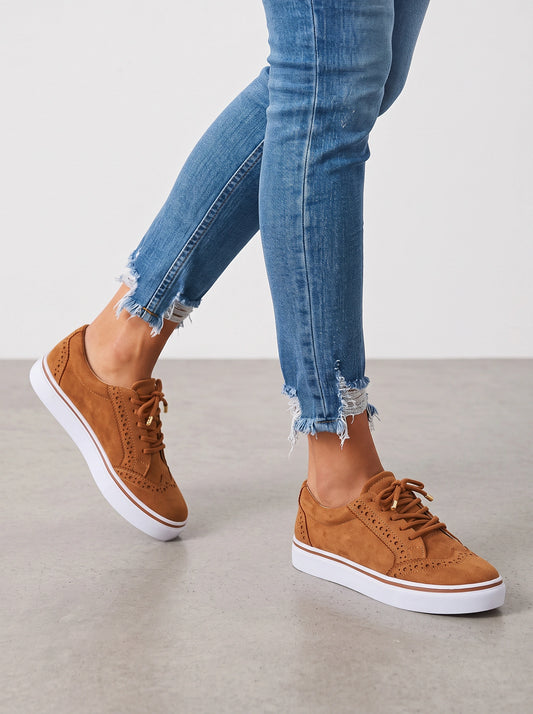 Brogara Platform Lace-Up Sneakers – Women Brogue Casual Oxford Platform Sneakers White Sole Faux Suede Shoes