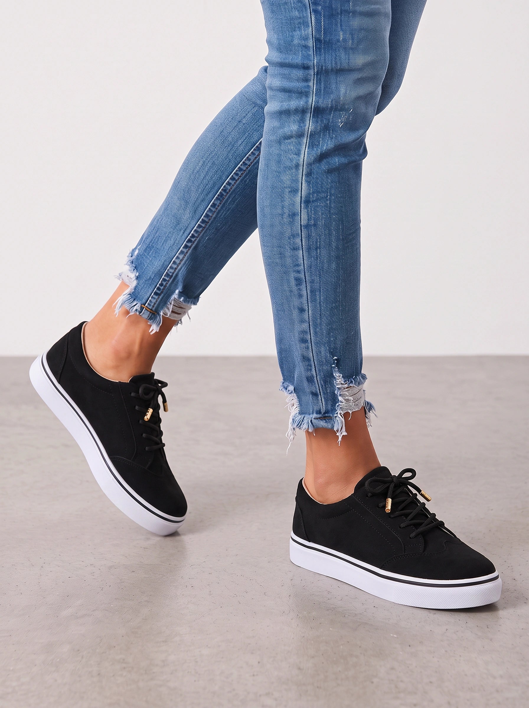 Brogara Platform Lace-Up Sneakers – Women Brogue Casual Oxford Platform Sneakers White Sole Faux Suede Shoes