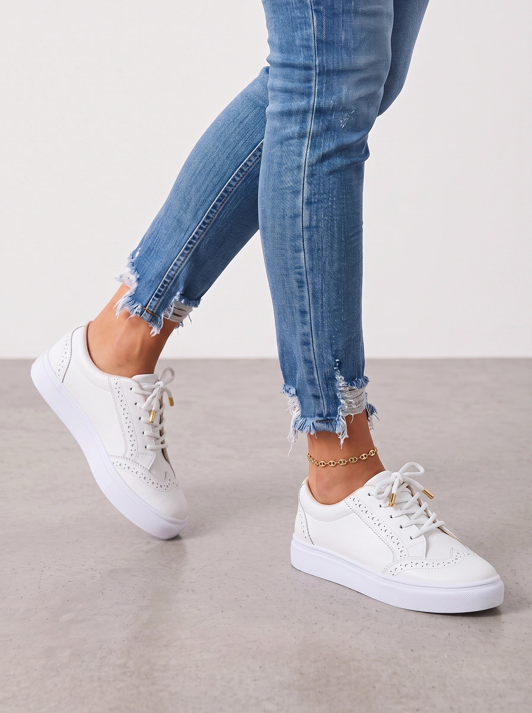 Brogara Platform Lace-Up Sneakers – Women Brogue Casual Oxford Platform Sneakers White Sole Faux Suede Shoes