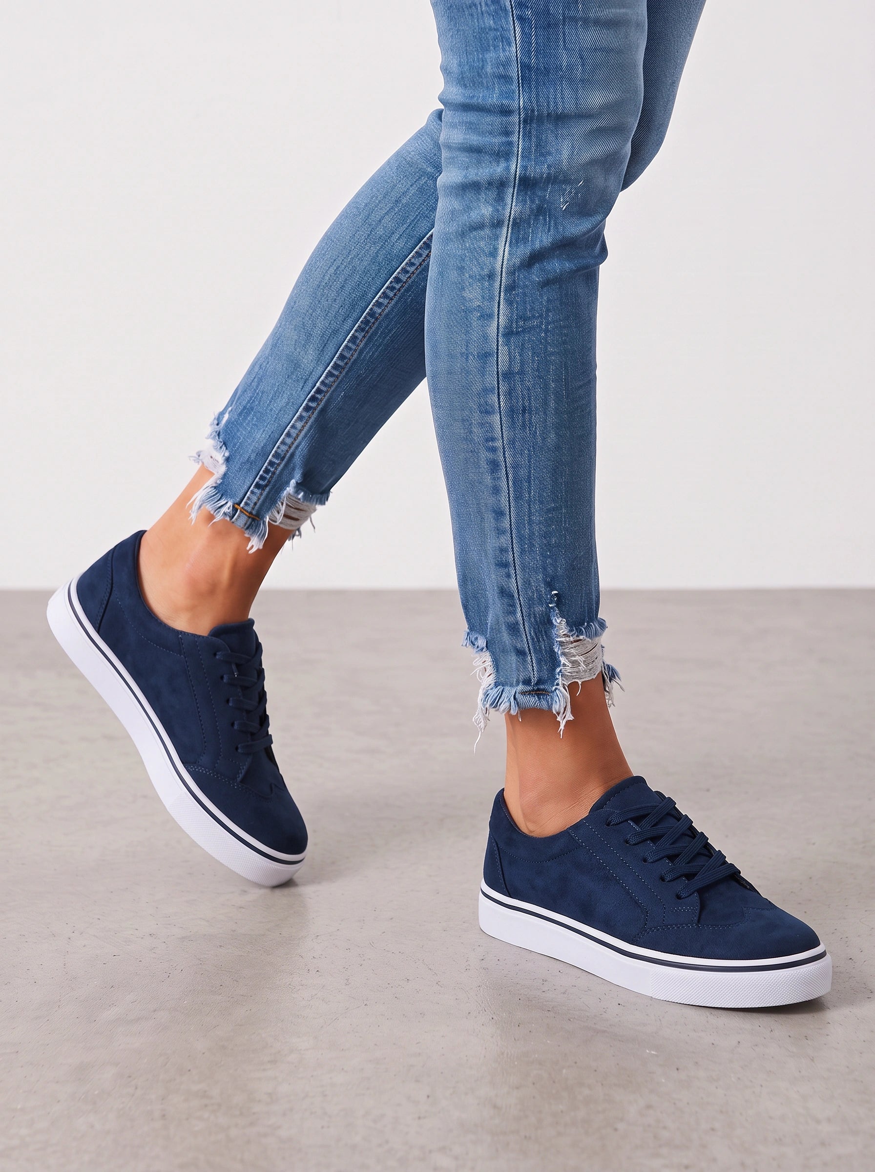 Brogara Platform Lace-Up Sneakers – Women Brogue Casual Oxford Platform Sneakers White Sole Faux Suede Shoes