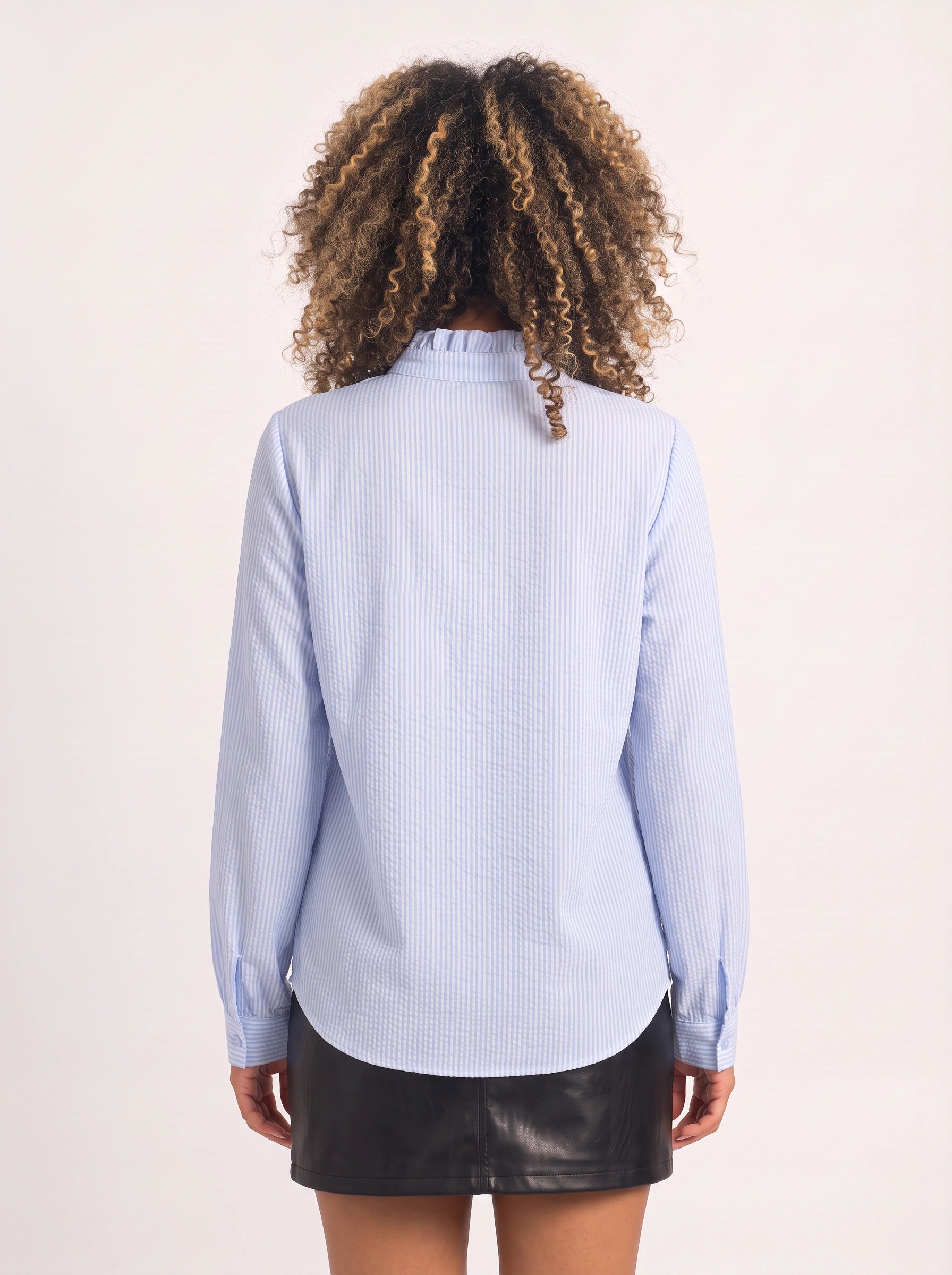 Frillina - Blouse à volants et boutonnage devant - Haut rayé décontracté à manches longues pour femme, idéal pour le bureau