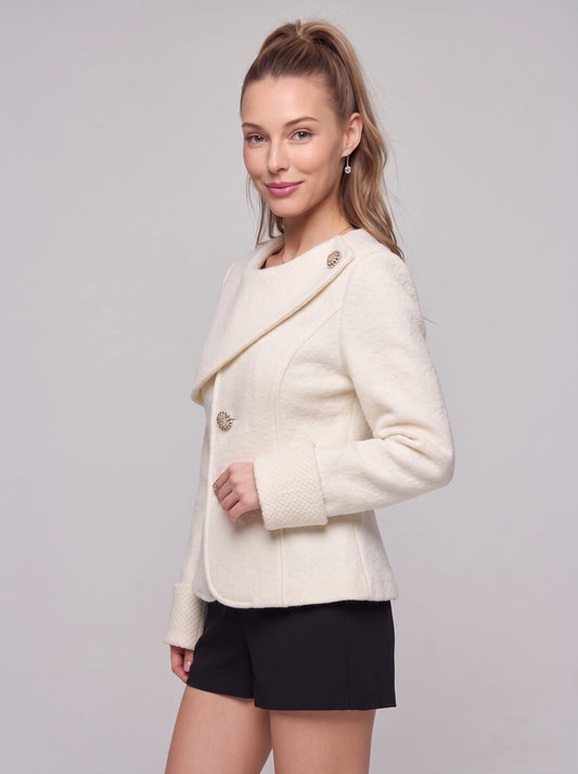 Cressida Blazer asymétrique à boutons-bijoux – Veste longue ajustée et texturée pour femme, formelle et élégante, pour le bureau