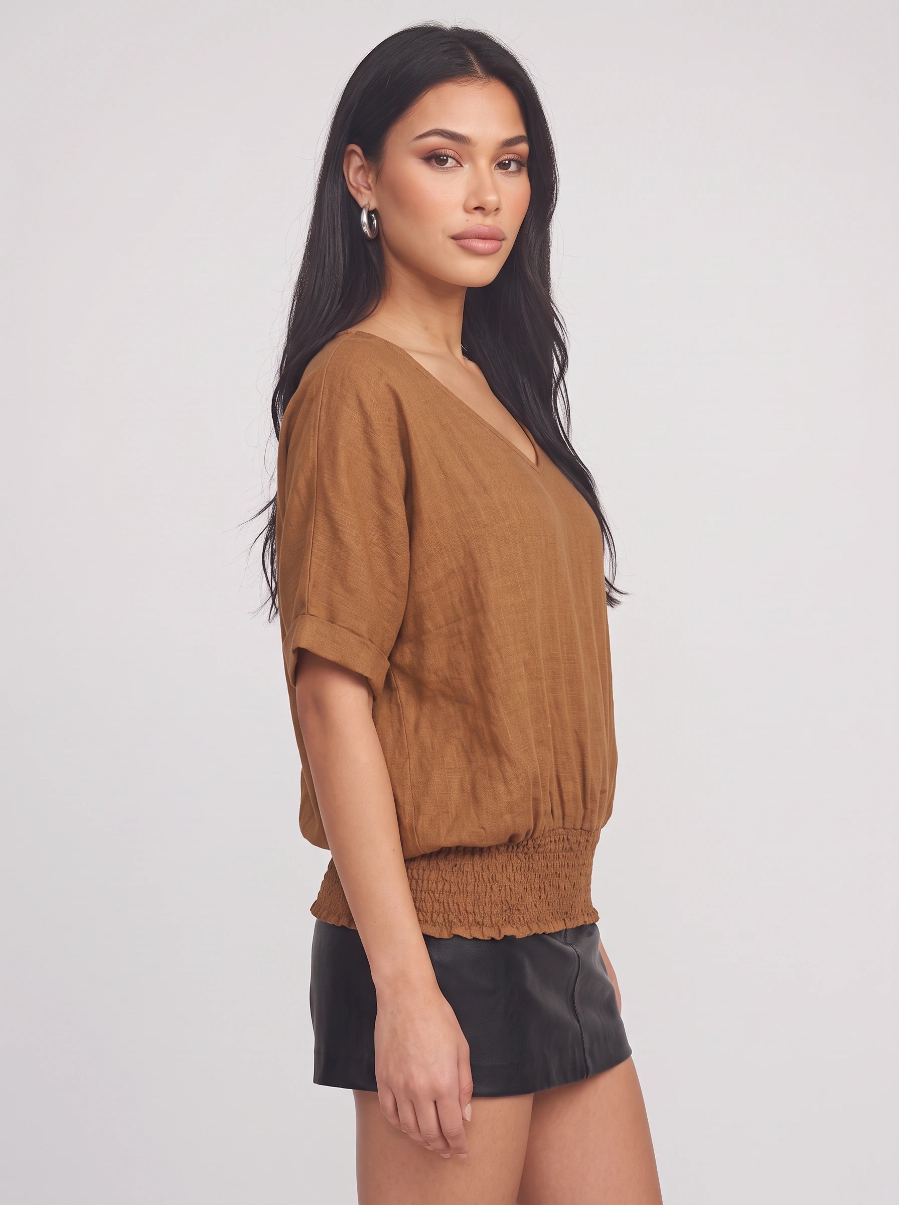 Top Terama à ourlet smocké et encolure en V – Femme, coupe décontractée oversize, vêtement d’intérieur casual à manches courtes