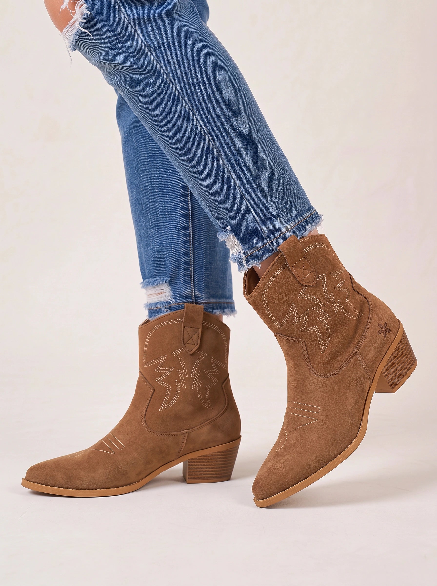 Cordlee Platform Chelsea Ankle Boots – Women Chunky Sole Slip-On Winter Fall Casual Streetwear Boots