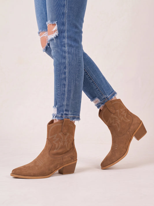 Cordlee Platform Chelsea Ankle Boots – Women Chunky Sole Slip-On Winter Fall Casual Streetwear Boots