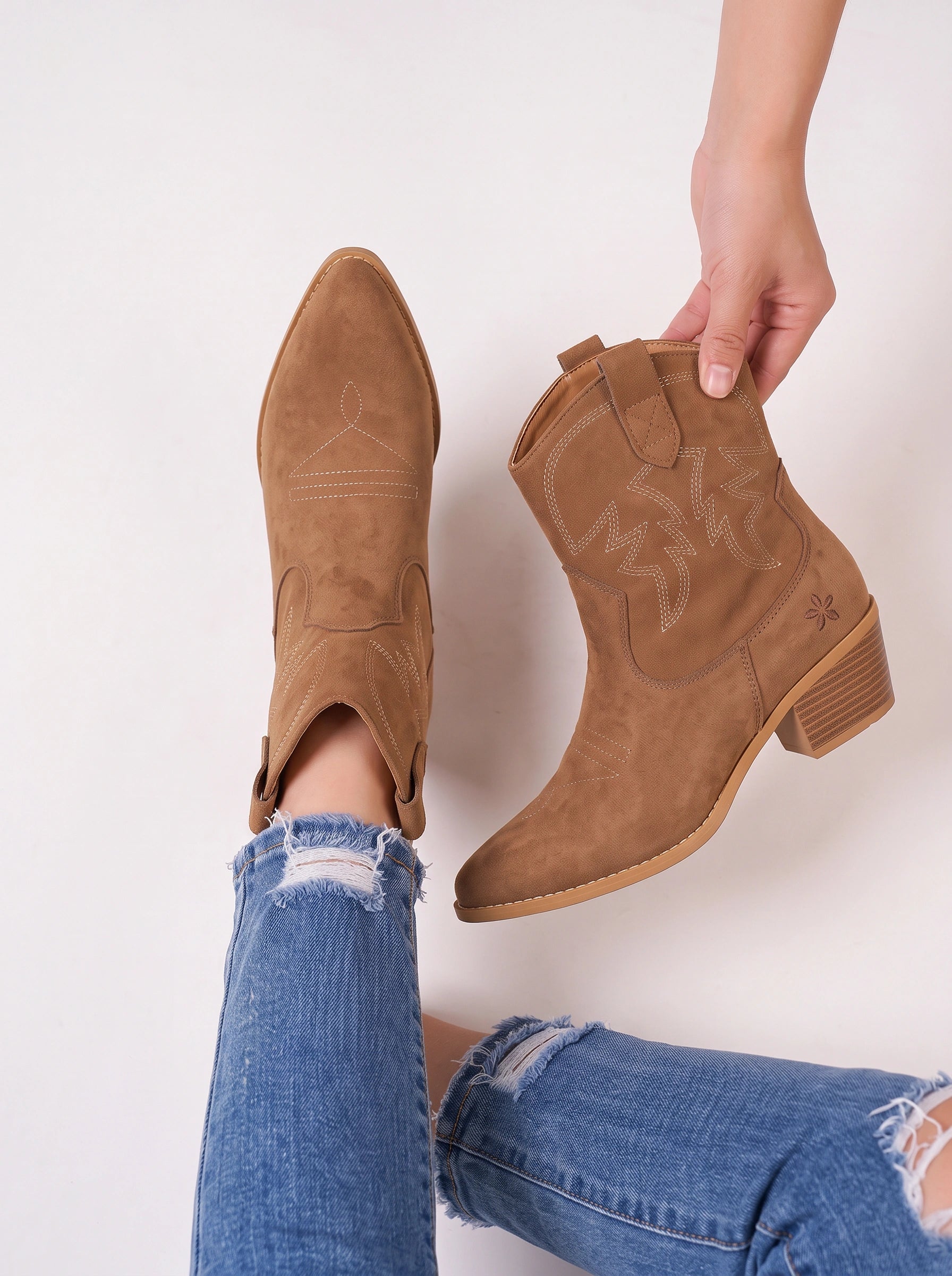 Cordlee Platform Chelsea Ankle Boots – Women Chunky Sole Slip-On Winter Fall Casual Streetwear Boots