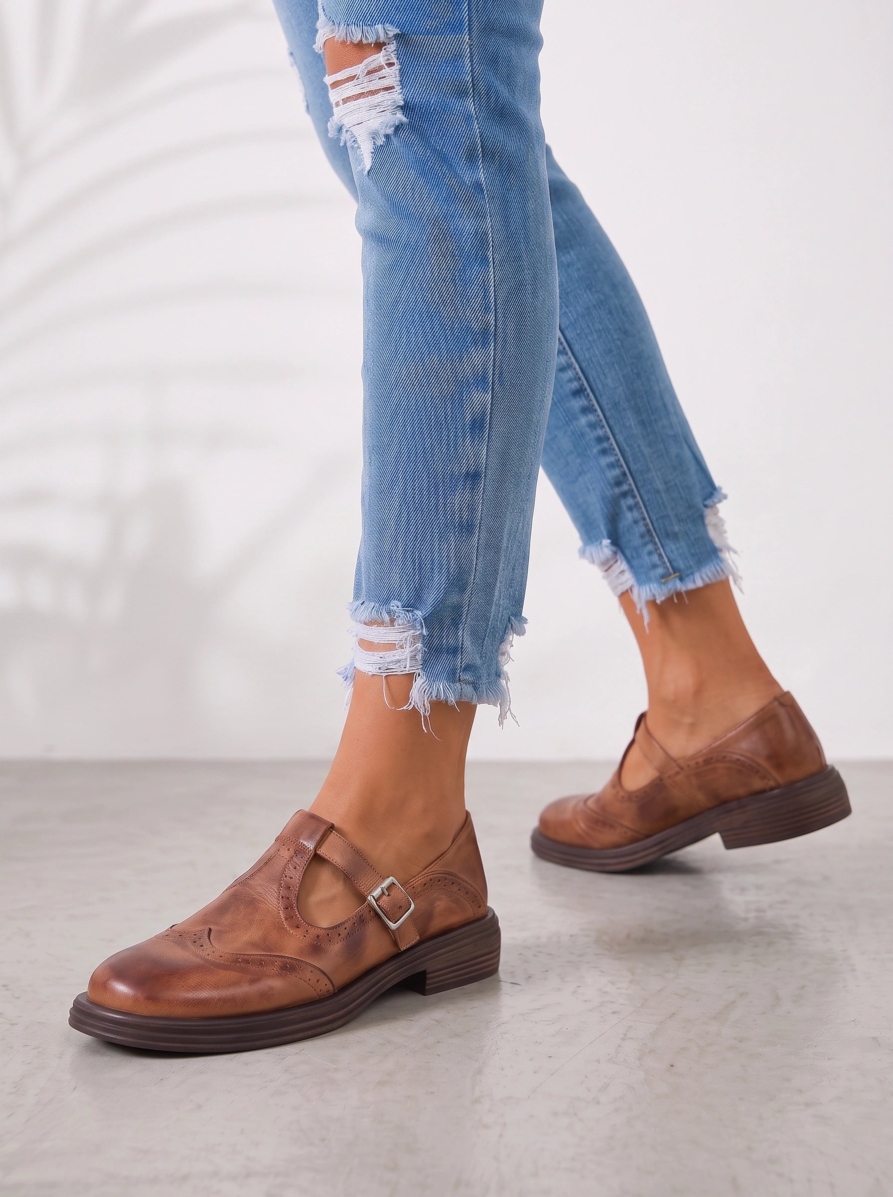 Brogwin Brogue Mary Jane Shoes – Vintage Leather Women T-Strap Buckle Oxford Platform Flats