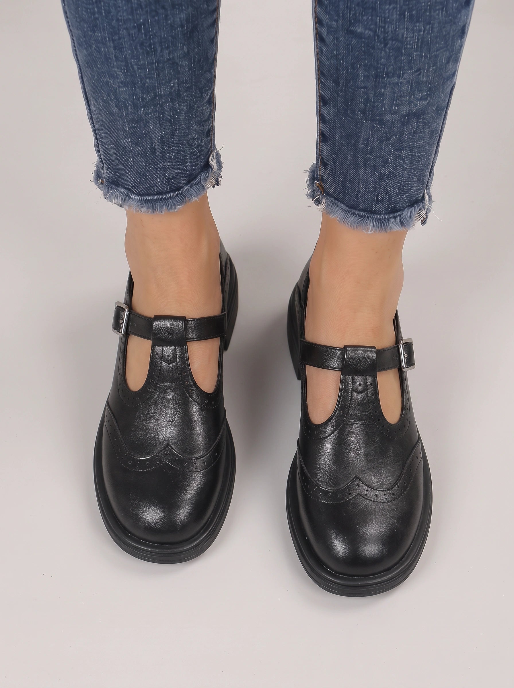 Brogwin T-Strap Mary Jane Shoes – Women Leather Brogue Mary Janes Vintage Block Heel Flats Casual Shoes