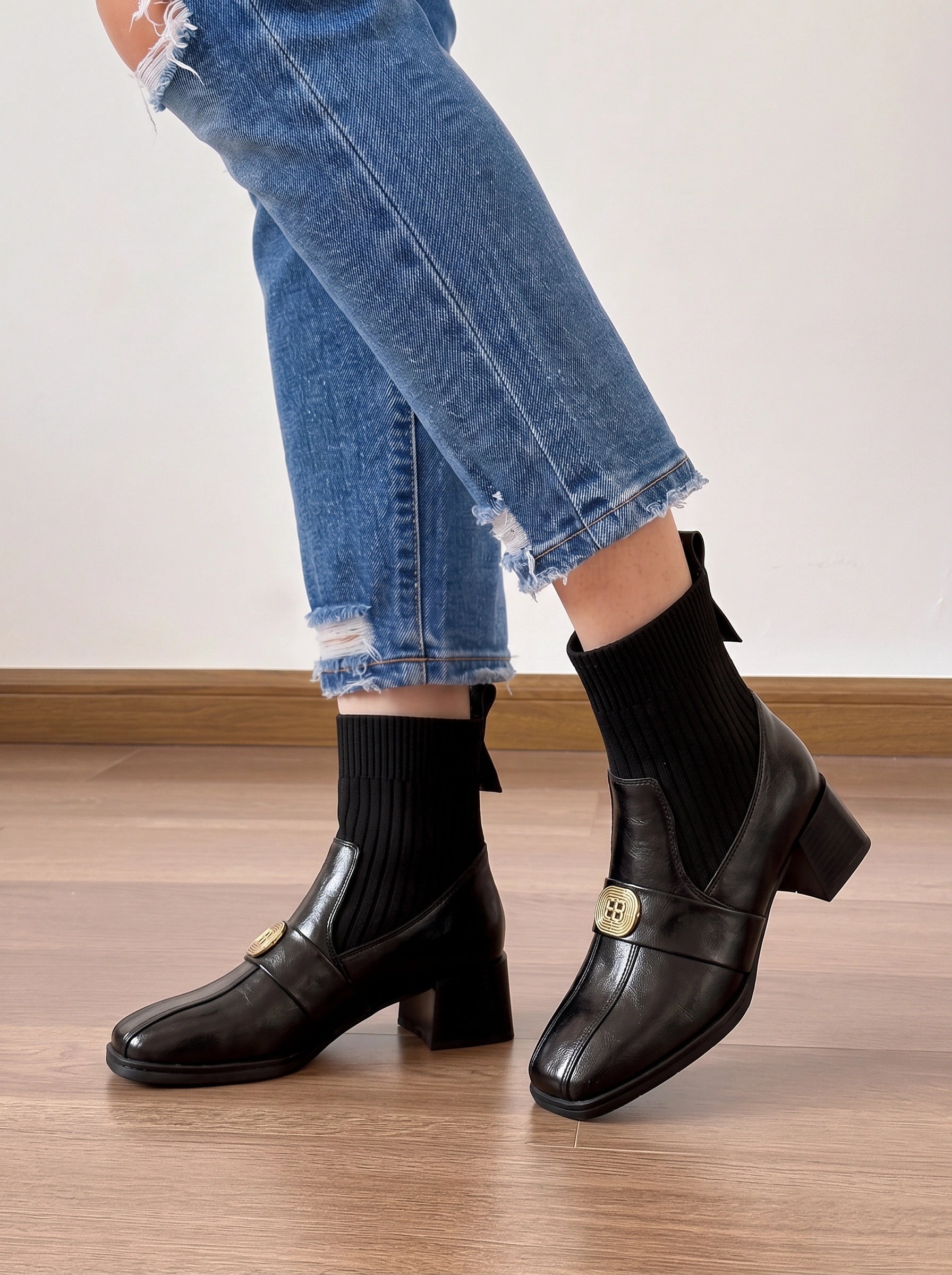Destrati Leather Buckle Ankle Boots – Chelsea Boots Women Flat Heel Leather Waterproof Equestrian Ankle Boots