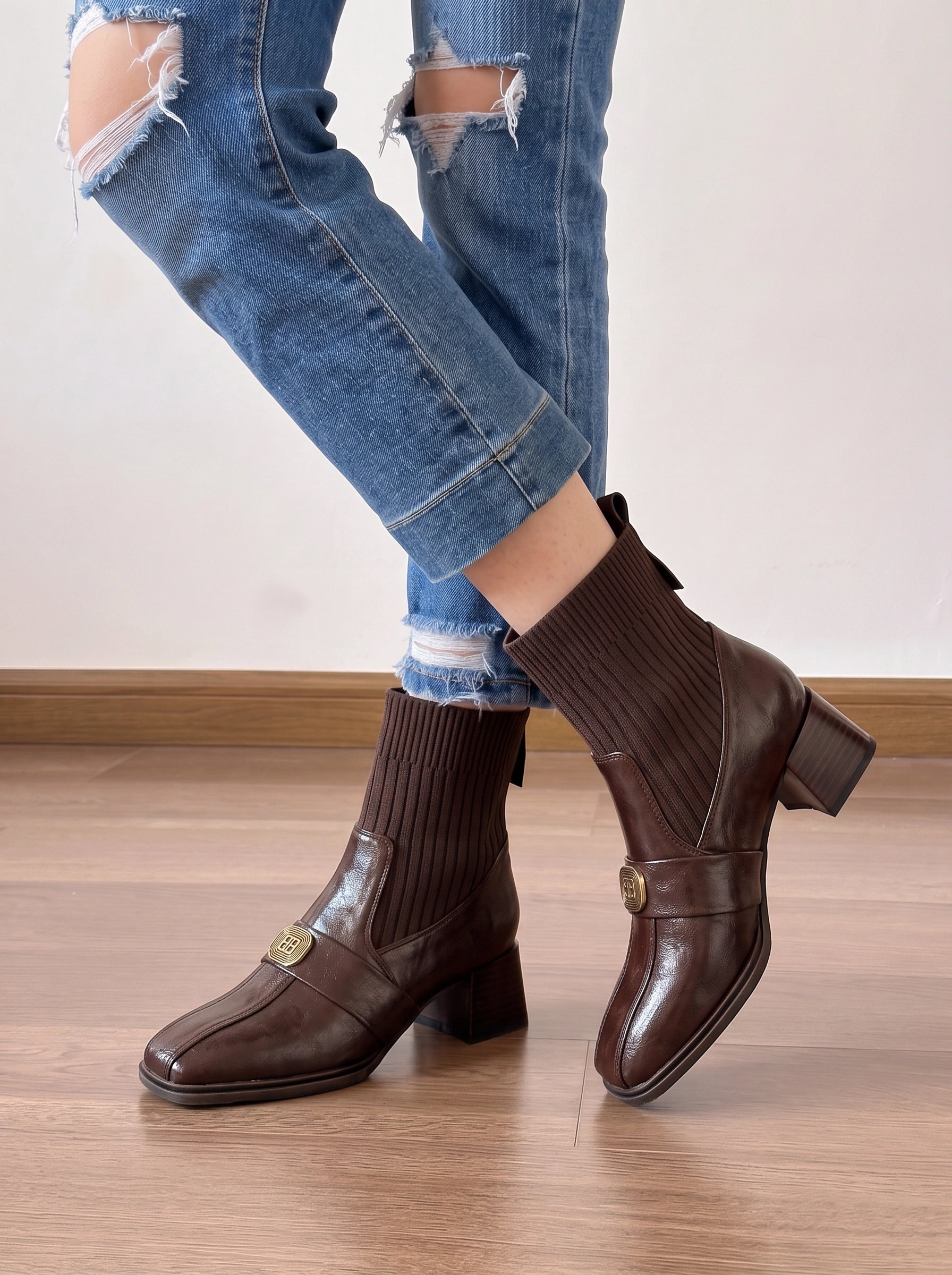 Destrati Leather Buckle Ankle Boots – Chelsea Boots Women Flat Heel Leather Waterproof Equestrian Ankle Boots