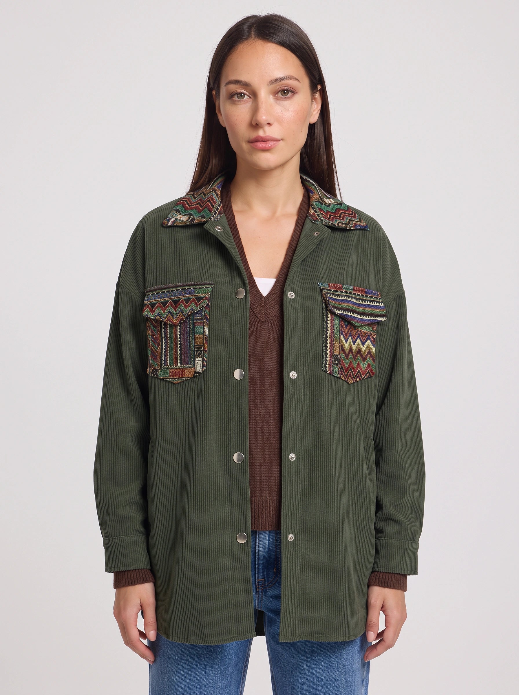 Veste-chemise en velours côtelé brodé Chevria – Veste oversize pour femme, vert olive, automne, style bohème aztèque tribal
