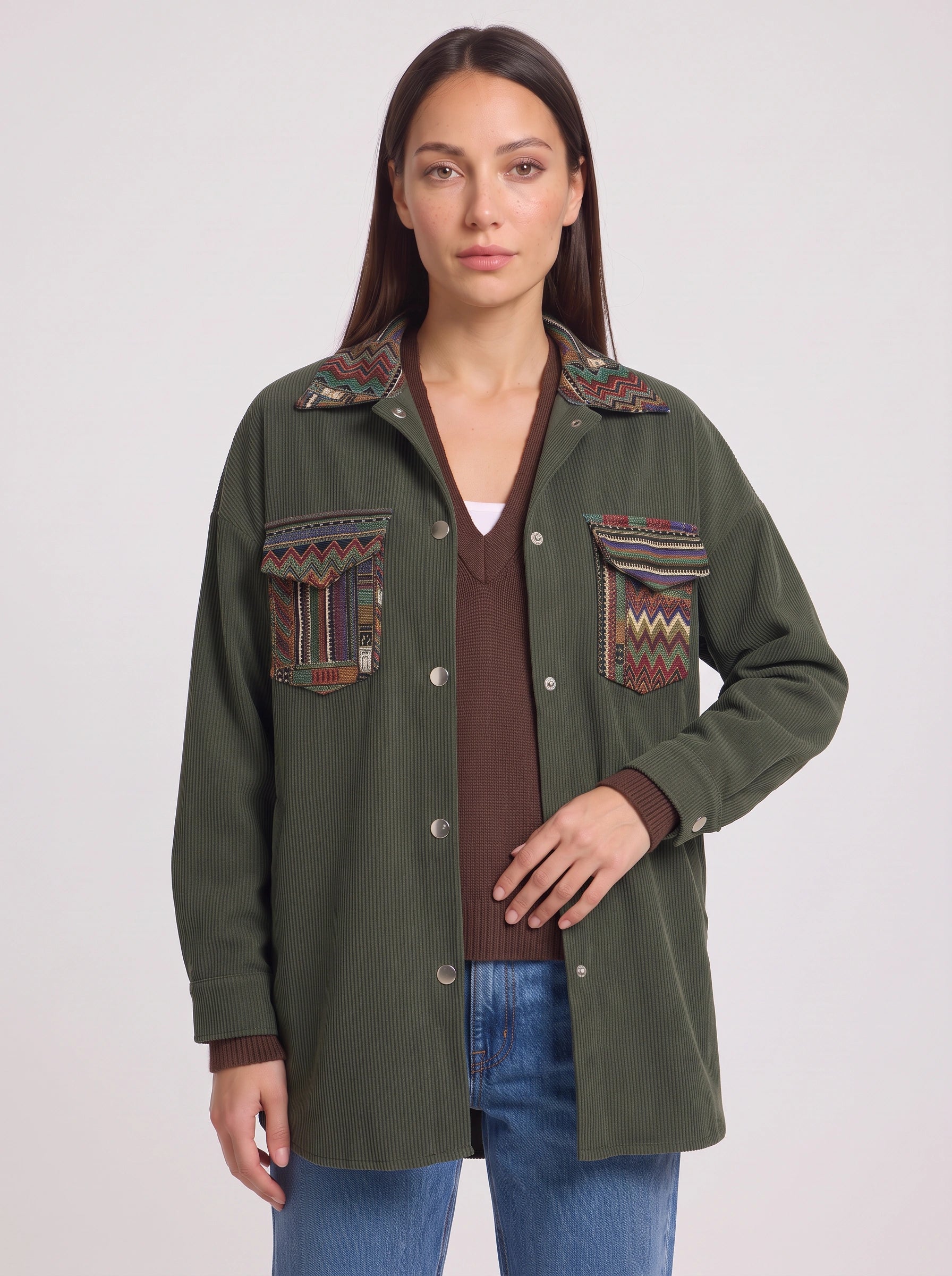 Veste-chemise en velours côtelé brodé Chevria – Veste oversize pour femme, vert olive, automne, style bohème aztèque tribal