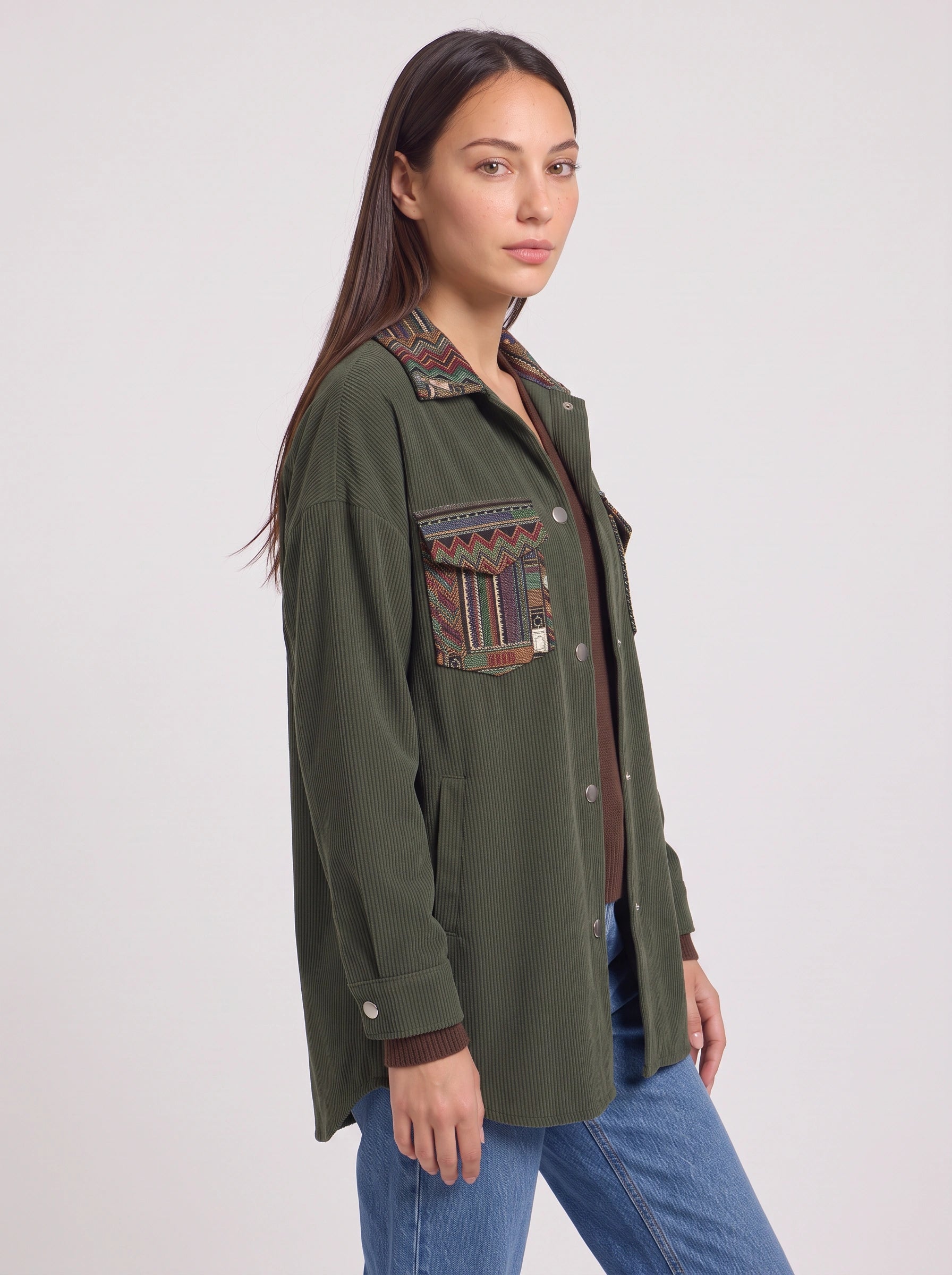 Veste-chemise en velours côtelé brodé Chevria – Veste oversize pour femme, vert olive, automne, style bohème aztèque tribal