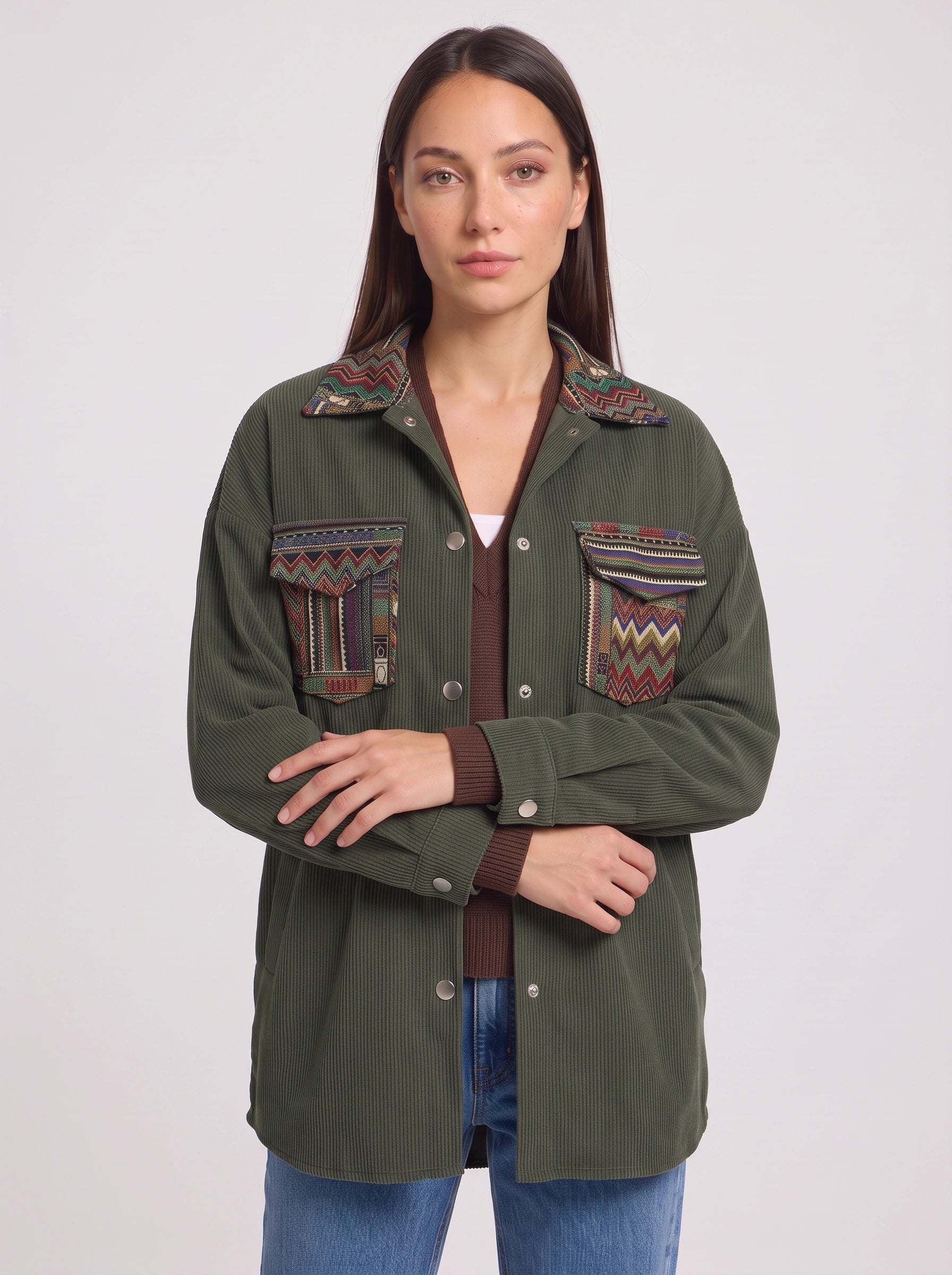 Veste-chemise en velours côtelé brodé Chevria – Veste oversize pour femme, vert olive, automne, style bohème aztèque tribal